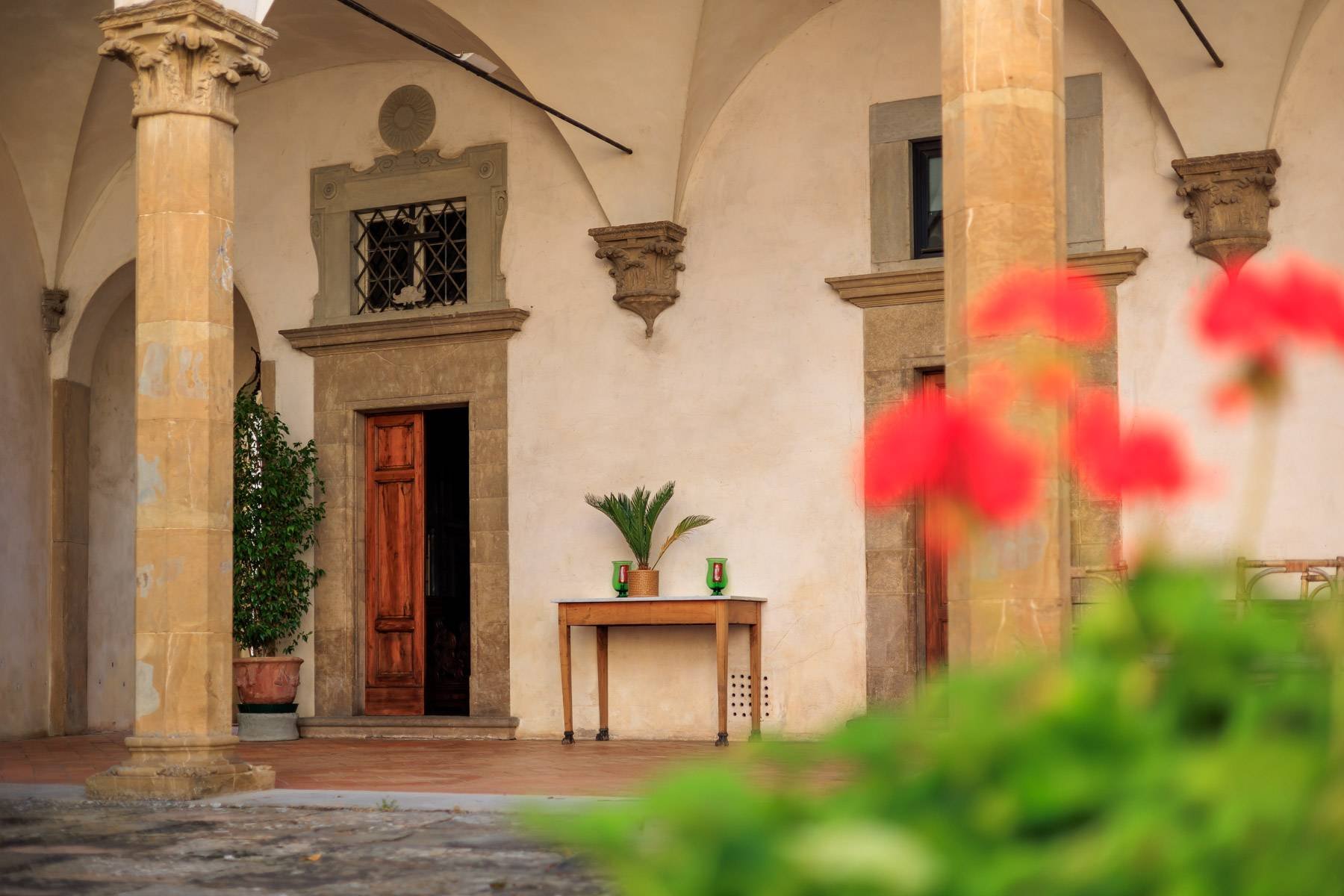 francis_york_medici-era-villa-hills-near-florence-27.jpg