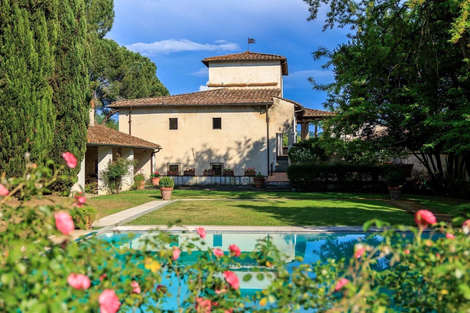 francis_york_medici-era-villa-hills-near-florence-28.jpg