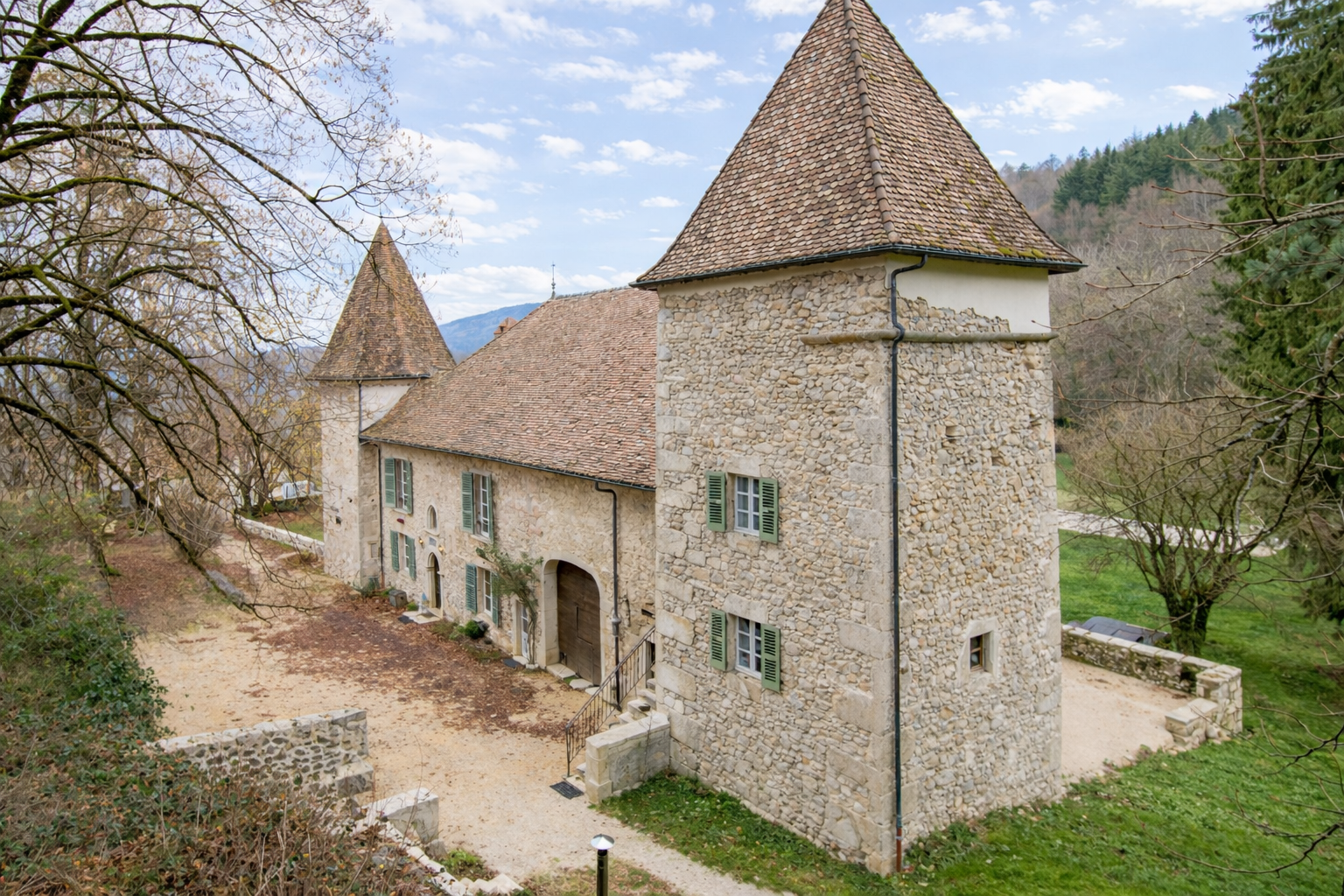 Francis-York-Arriere-Cour-Chateau-8.png