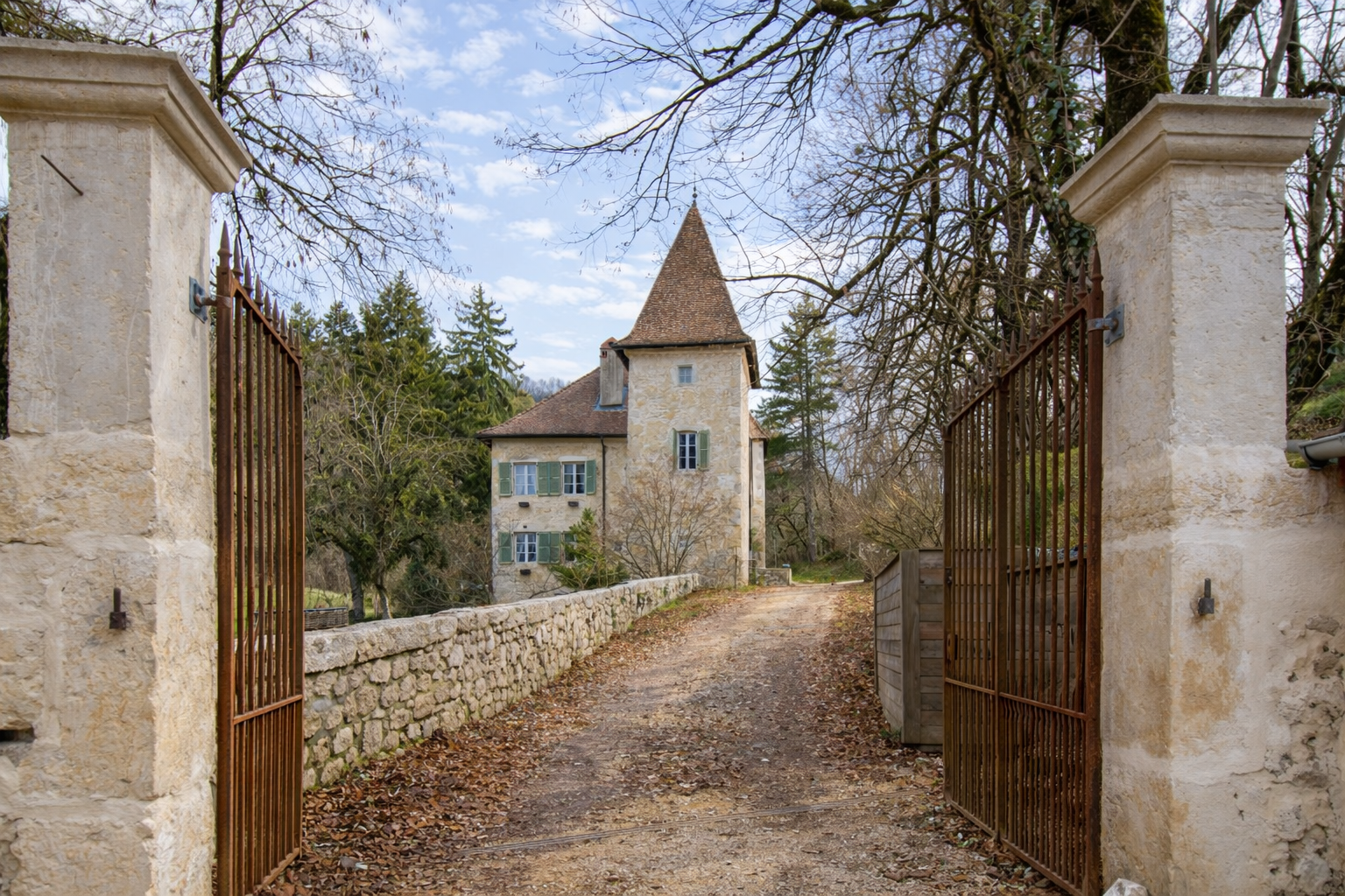 Francis-York-Arriere-Cour-Chateau-9.png