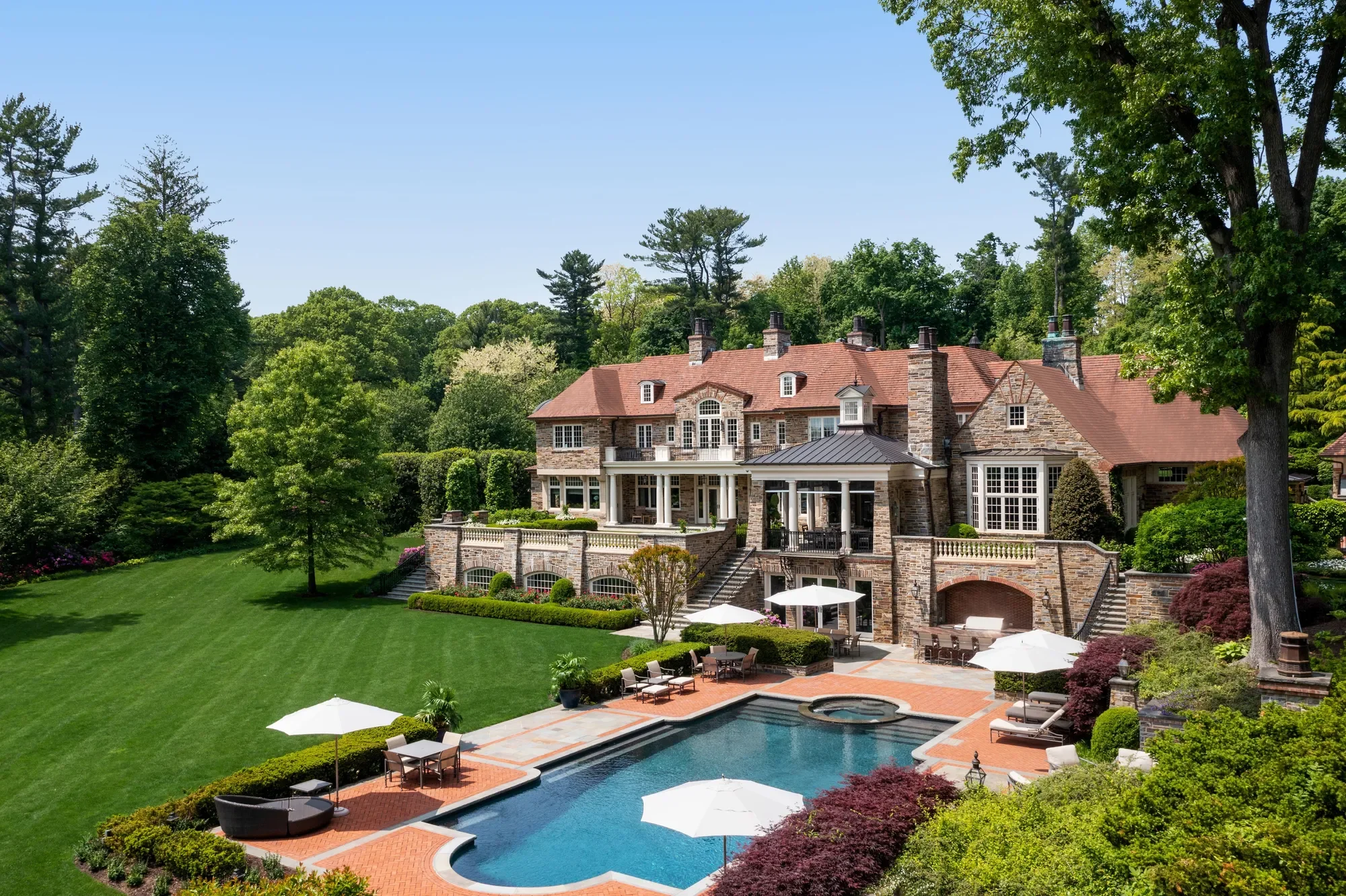 A Custom-Built Estate in Old Westbury, NY By Developer John C. Kean 