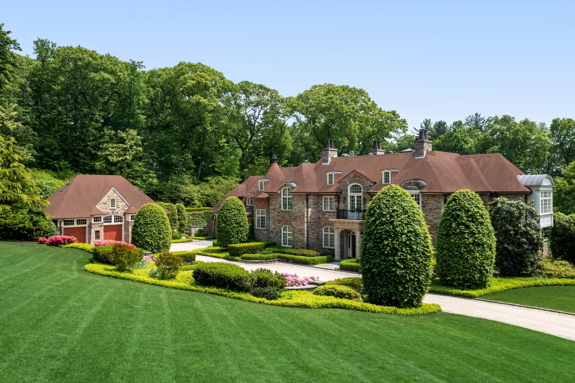 Francis-York-custom-built-dream-home-old-westbury-john-c-kean-estate-12.webp