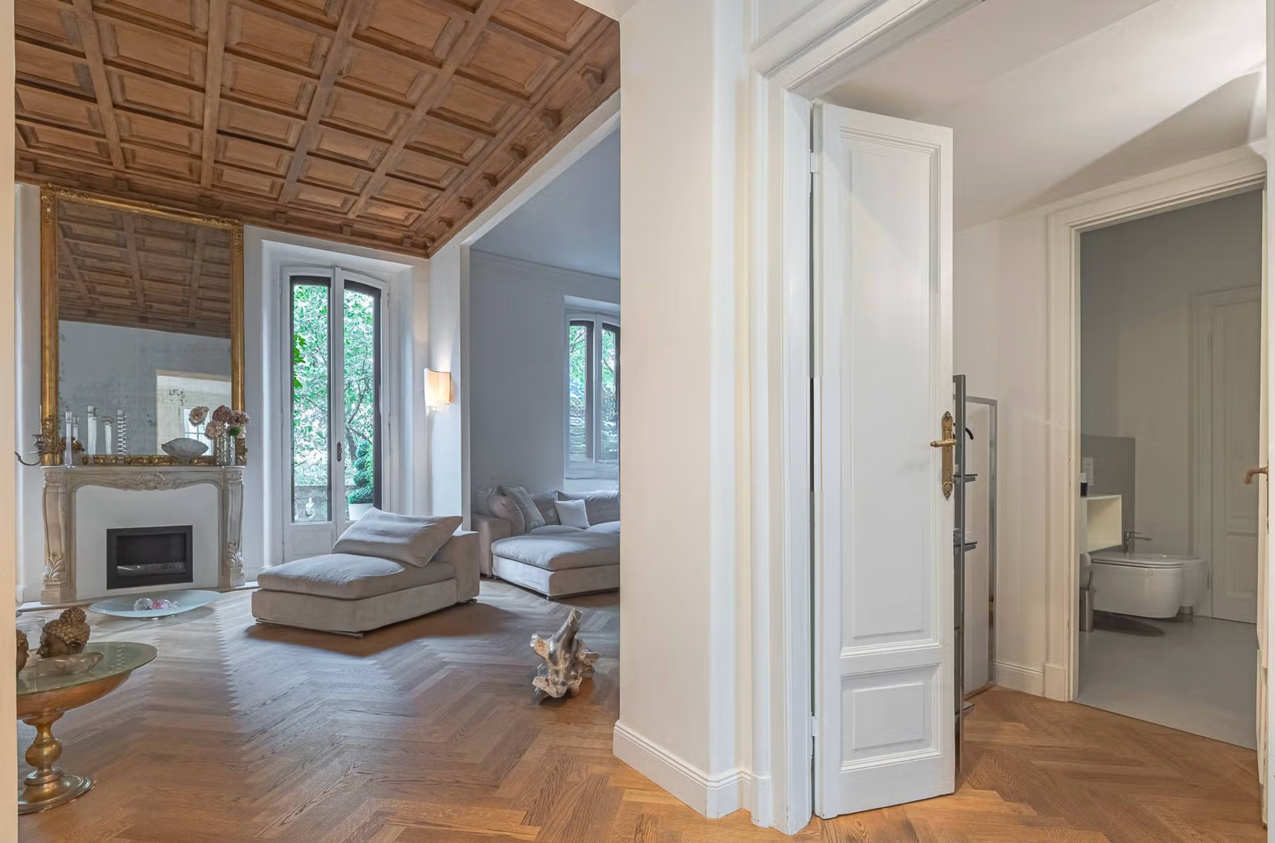 Francis-York-italy-sothebys-via-vincenzo-monti-milan-apartment-12-foot-ceilings-5.png