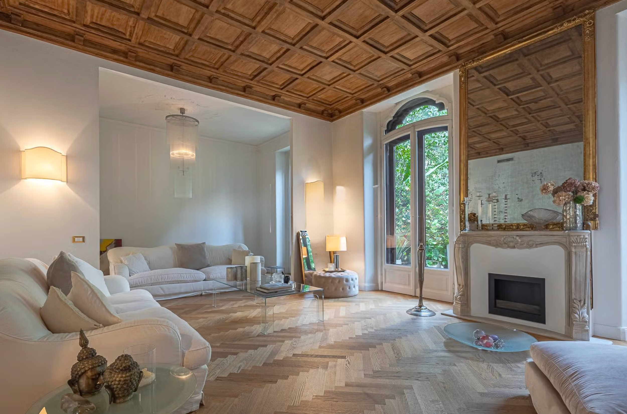Francis-York-italy-sothebys-via-vincenzo-monti-milan-apartment-12-foot-ceilings-18.png