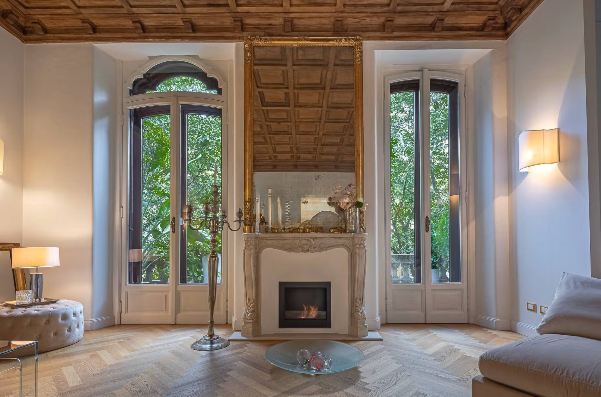 Francis-York-italy-sothebys-via-vincenzo-monti-milan-apartment-12-foot-ceilings-21.png