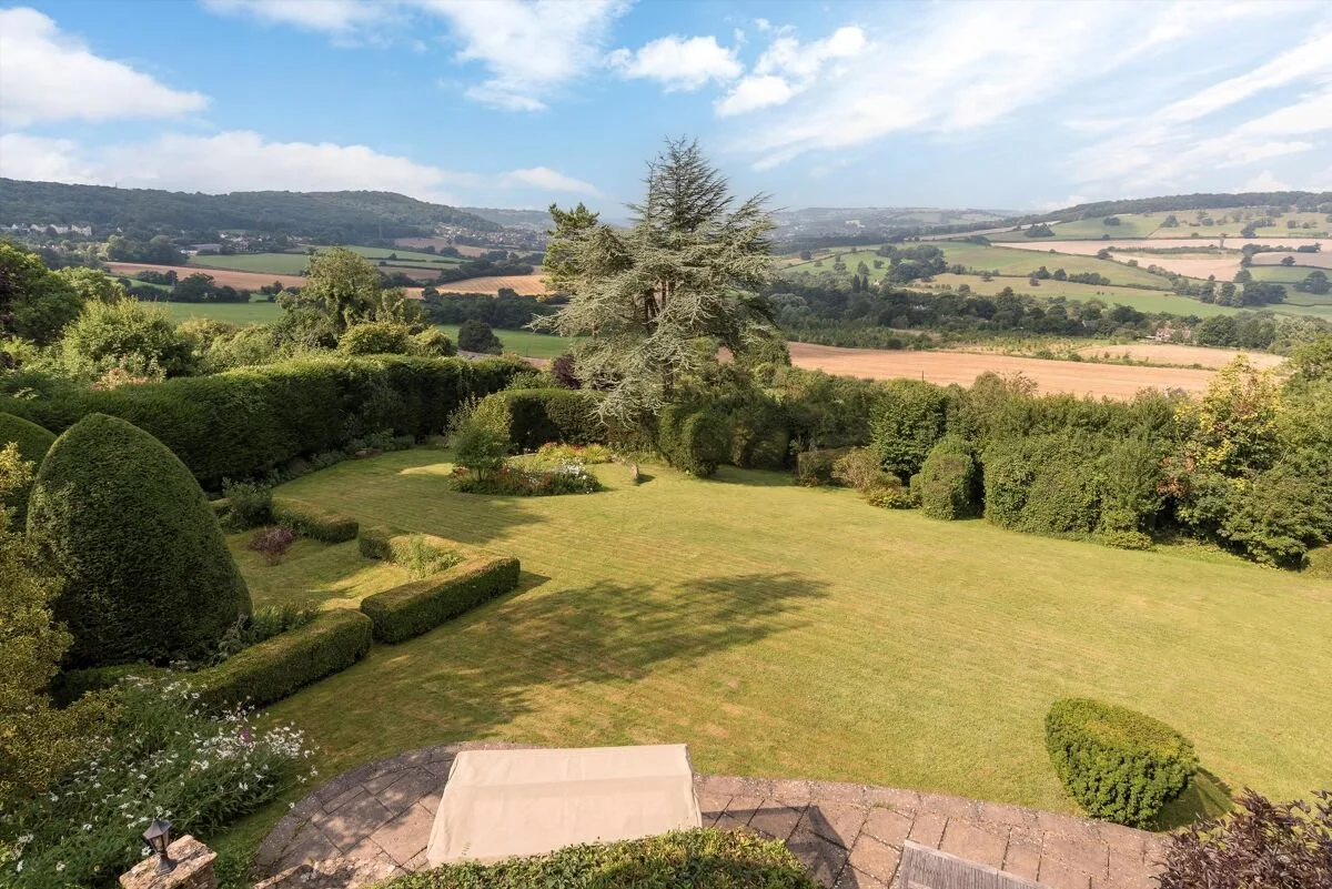 arts-and-crafts-country-house-edge-of-the-cotswolds-near-bath16.jpg