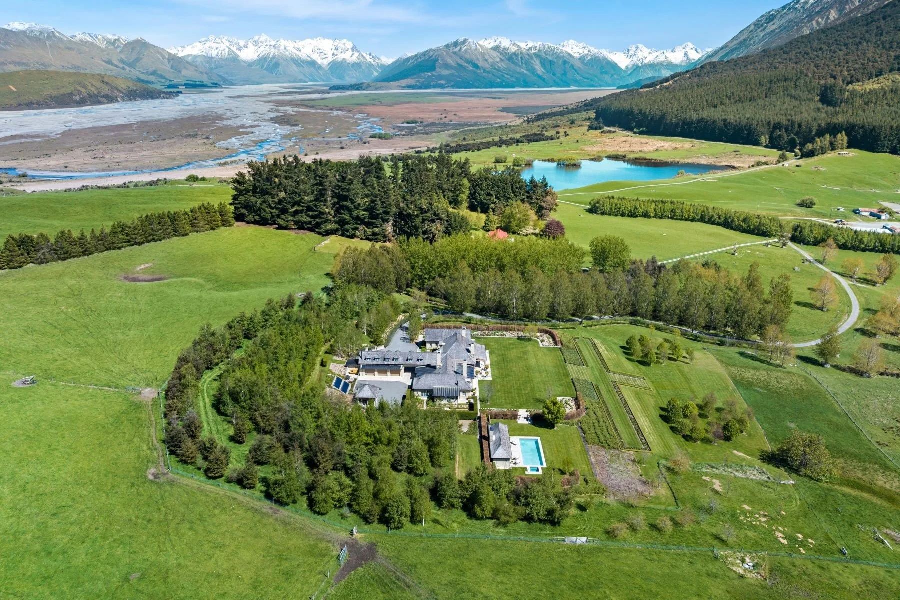 francis-york-mount-algidus-station-54000-acre-sheep-farm-new-zealand-7.jpeg