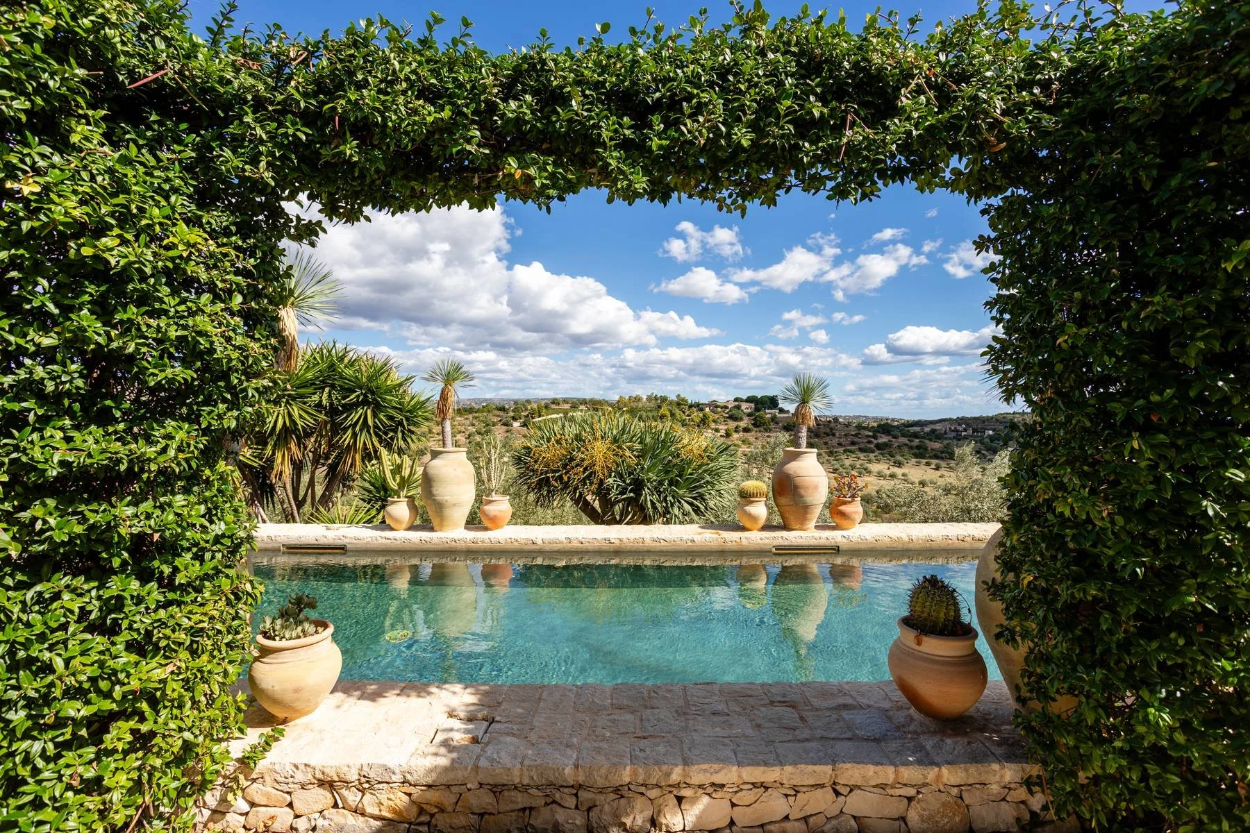Francis-York-architect-designed-villa-noto-sicily-country-house-italy-sothebys-14.jpg
