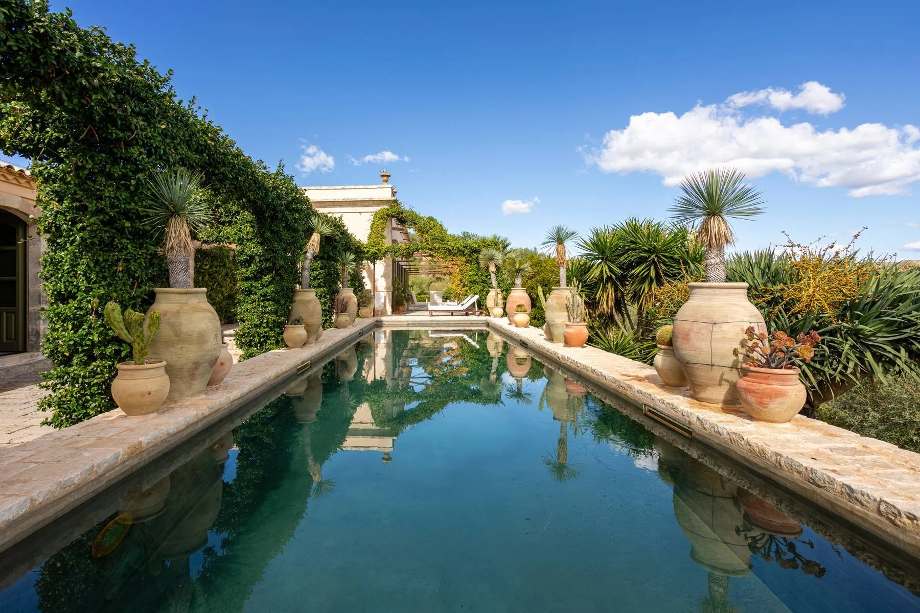 Francis-York-architect-designed-villa-noto-sicily-country-house-italy-sothebys-5.jpg
