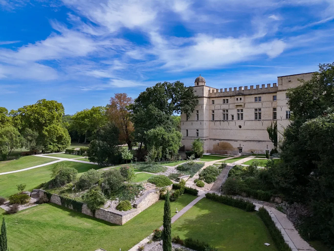 Francis-York-12th-century-chateau-hotel-nimes-montpellier-france-13.webp