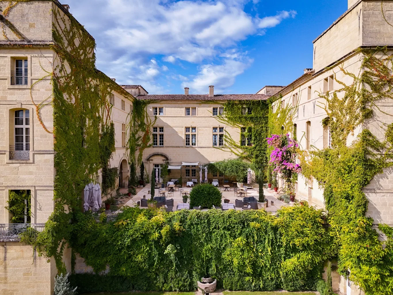 Francis-York-12th-century-chateau-hotel-nimes-montpellier-france-22.webp