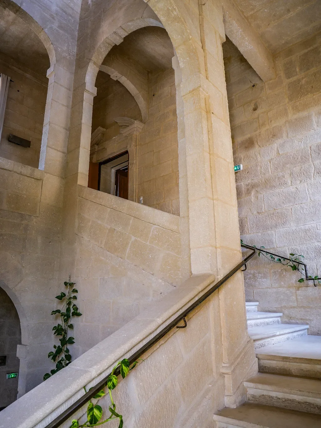 Francis-York-12th-century-chateau-hotel-nimes-montpellier-france-18.webp