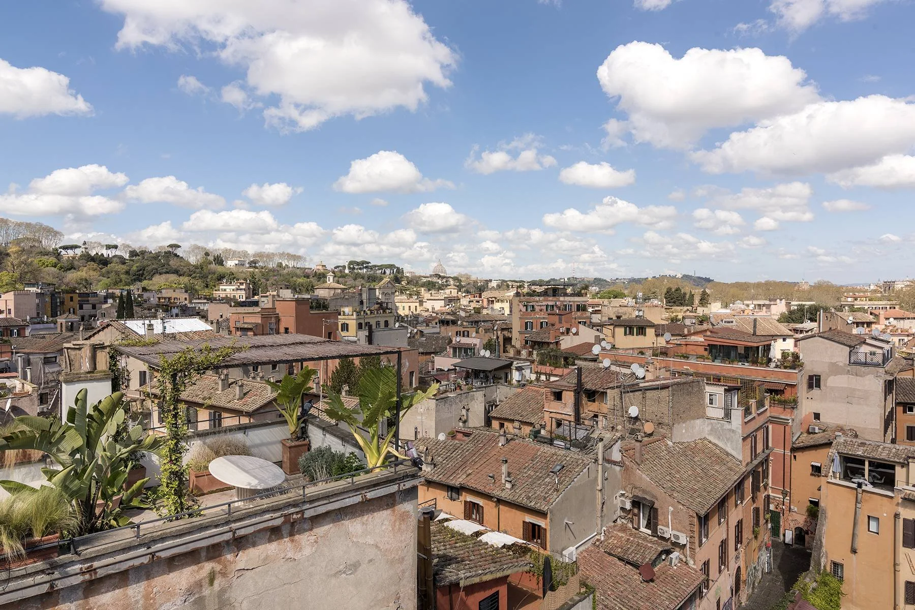 Francis-York-three-level-penthouse-overlooking-piazza-santa-maria-in-trastevere-rome-5.jpg