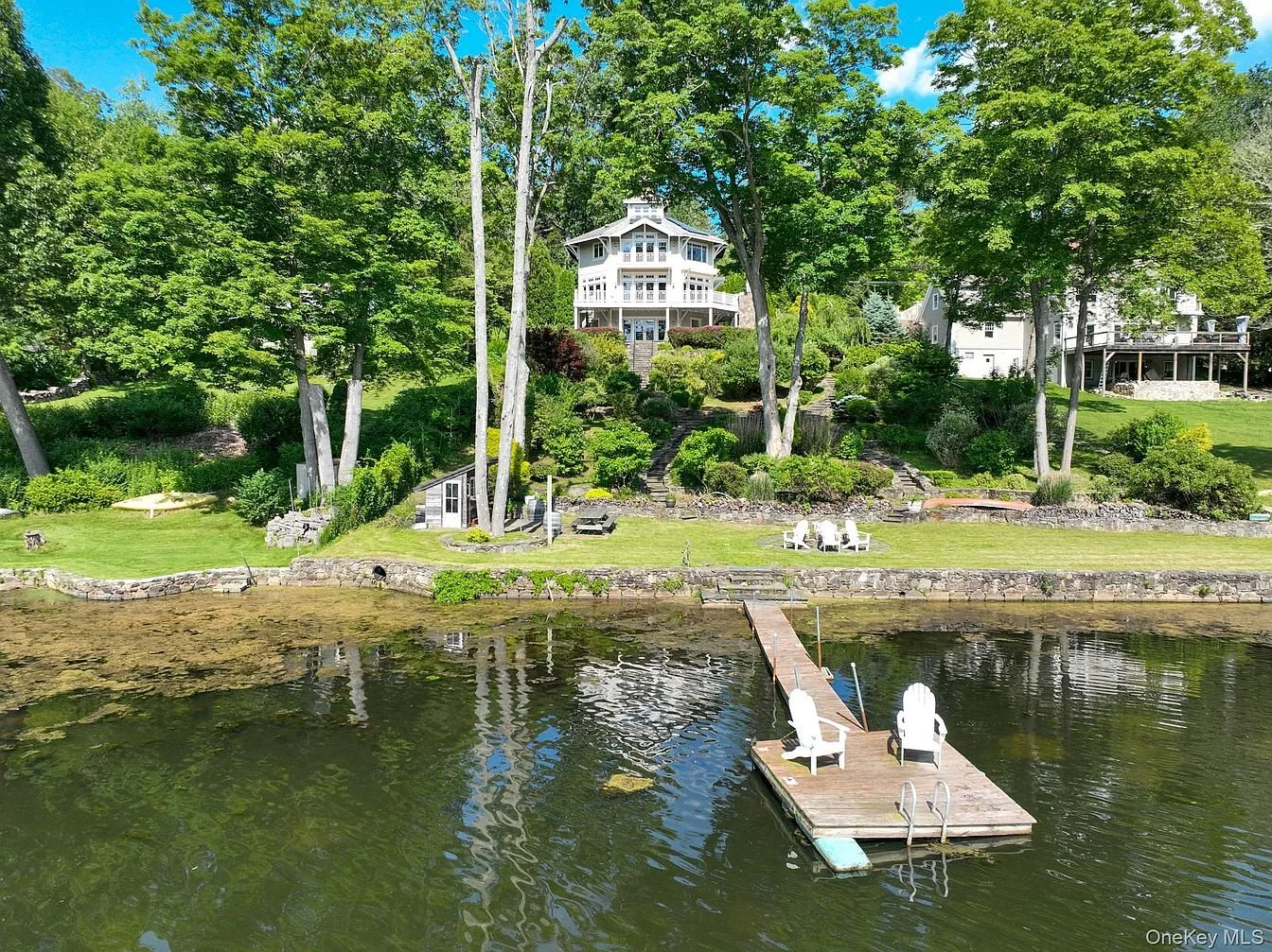 octagon-house-for-sale-lakefront-lake-house-new-york-francis-york5.jpg