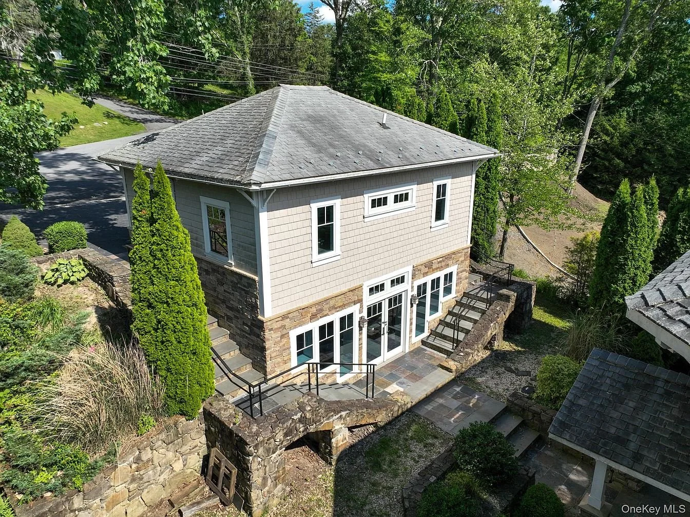 octagon-house-for-sale-lakefront-lake-house-new-york-francis-york14.jpg