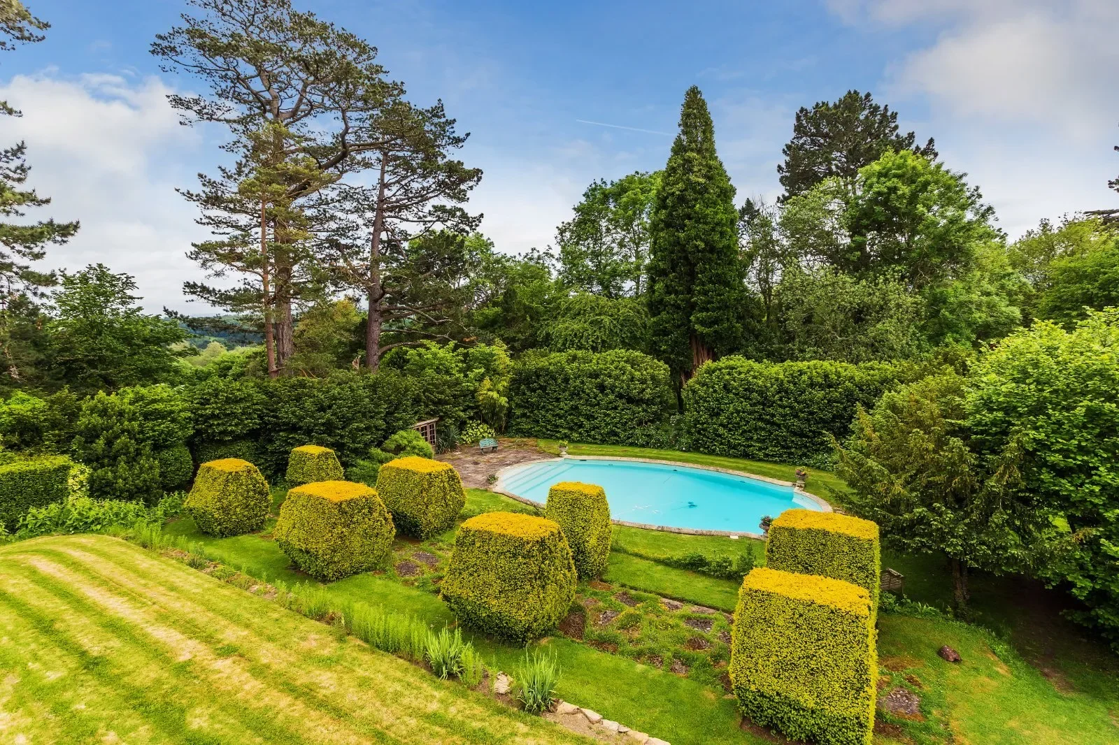 sedgwick-park-estate-west-sussex-uk-country-life-gardens-francis-york15.webp
