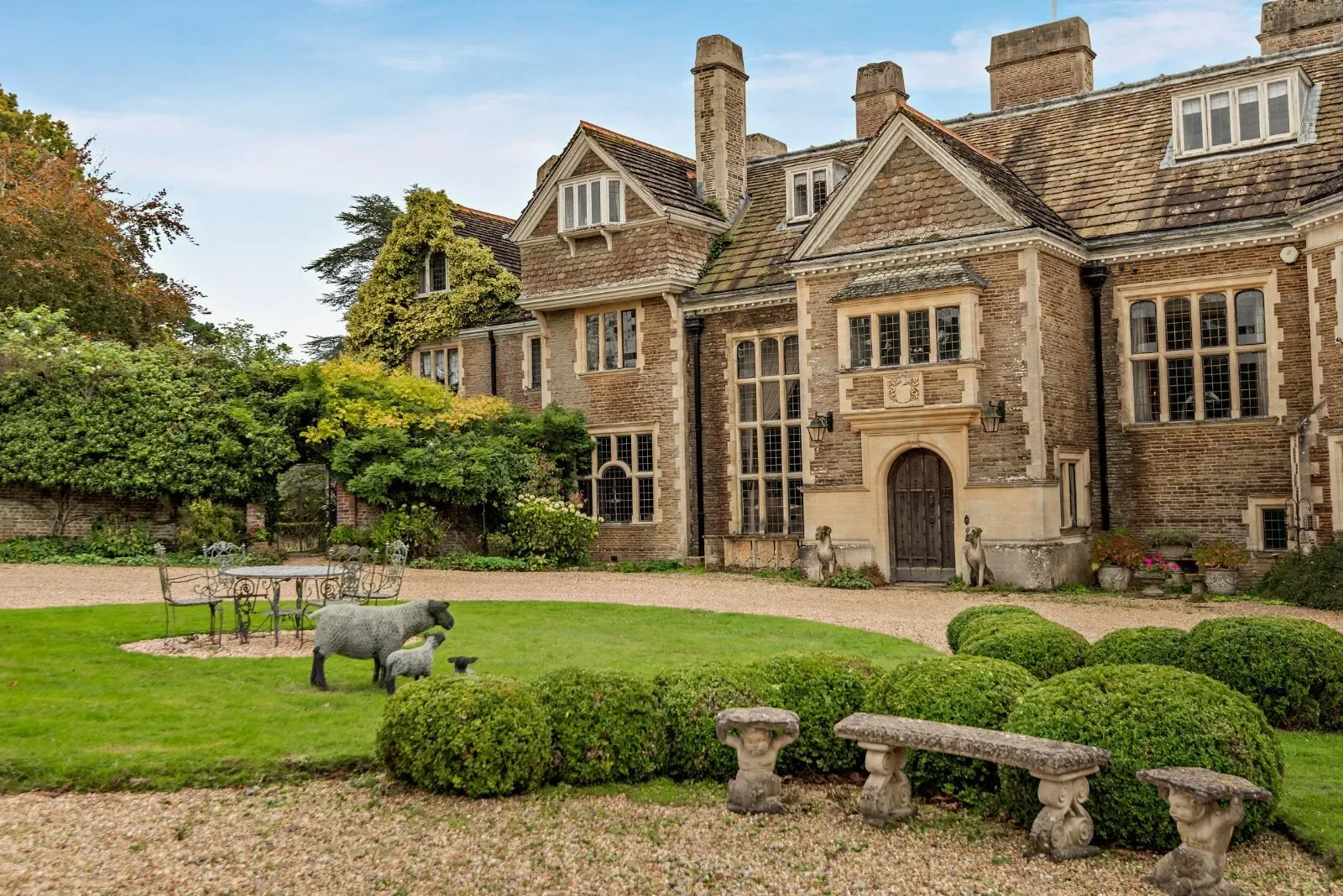 sedgwick-park-estate-west-sussex-uk-country-life-gardens-francis-york11.webp