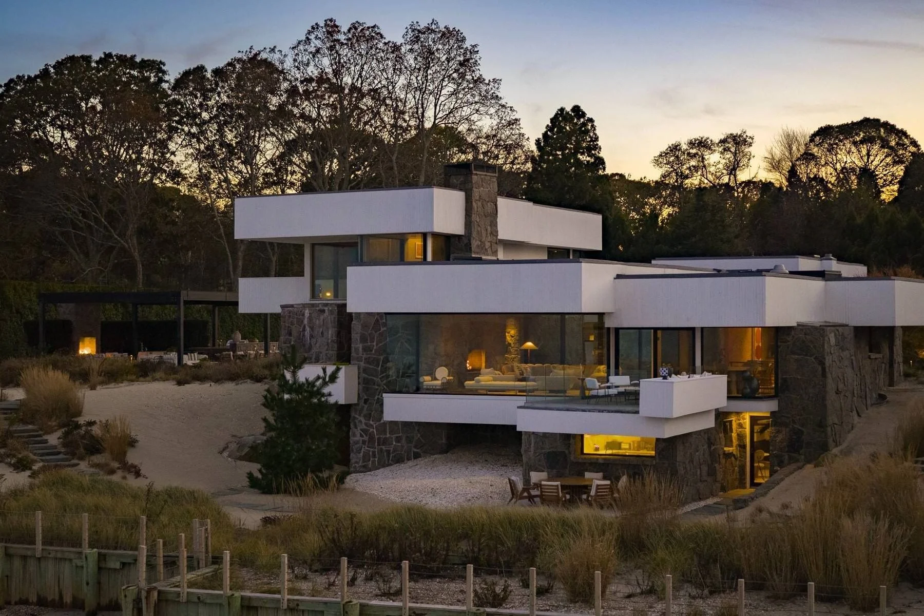 A 1970s Waterfront Home Designed by a Renowned Hamptons Architect Could Set a Record Price