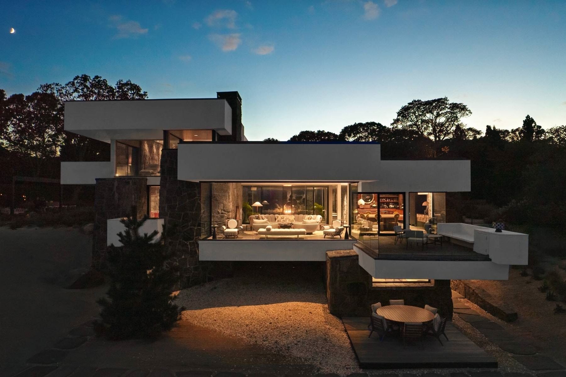 Francis-York-a-1970s-waterfront-home-designed-by-a-renowned-hamptons-architect-could-set-a-record-price-36.jpeg