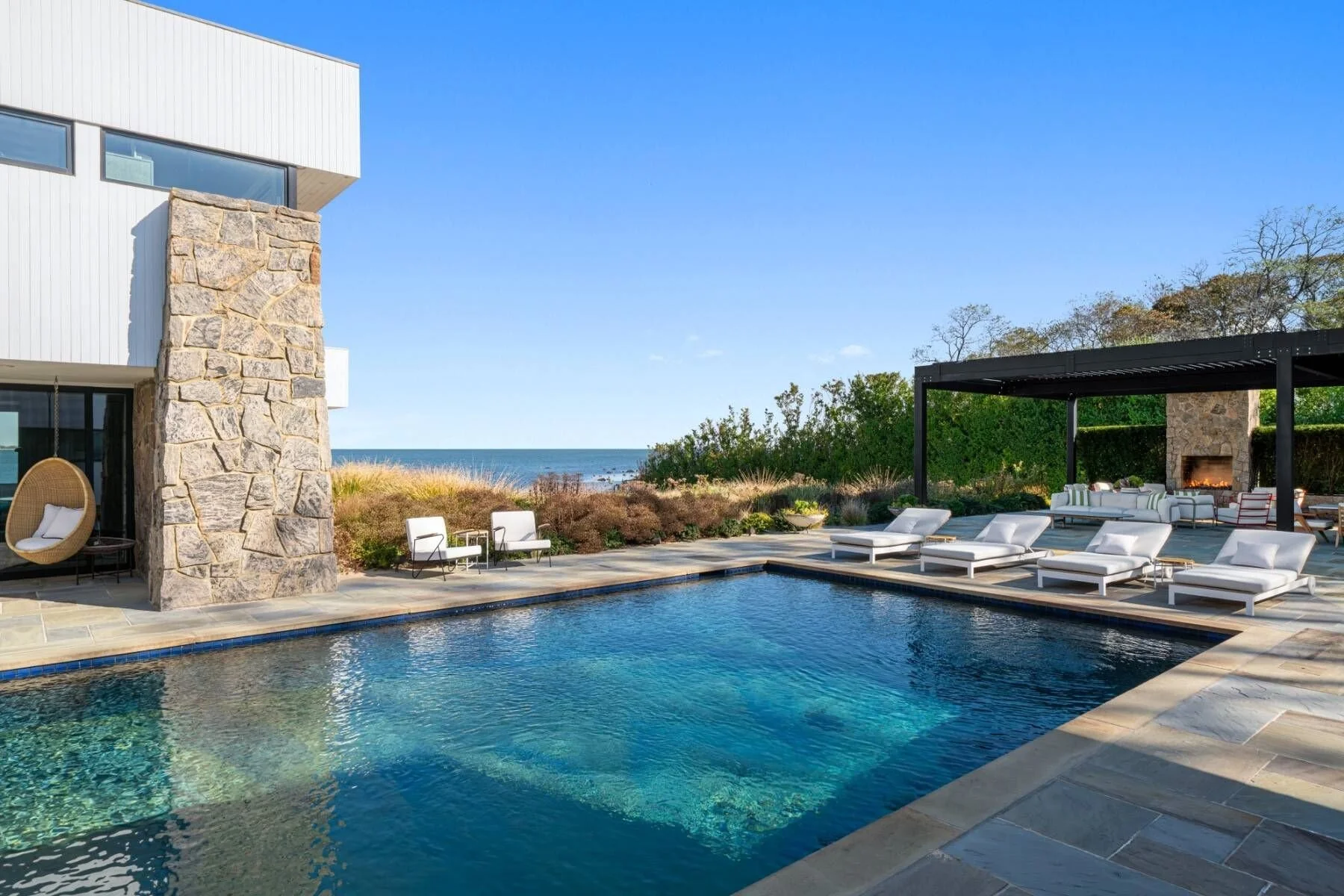 Francis-York-a-1970s-waterfront-home-designed-by-a-renowned-hamptons-architect-could-set-a-record-price-3.jpeg