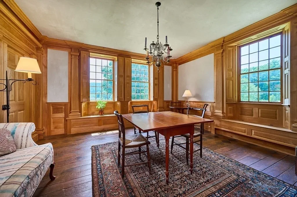 francis-york-colonial-assachusetts-home-estate-for-sale-46.webp