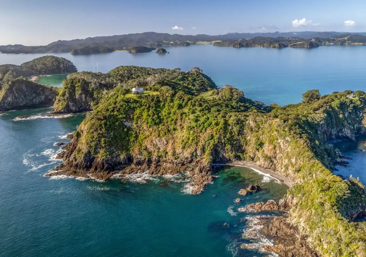 On the Market: A Cliff-Top Home on a Remote Island in New Zealand’s Bay of Islands