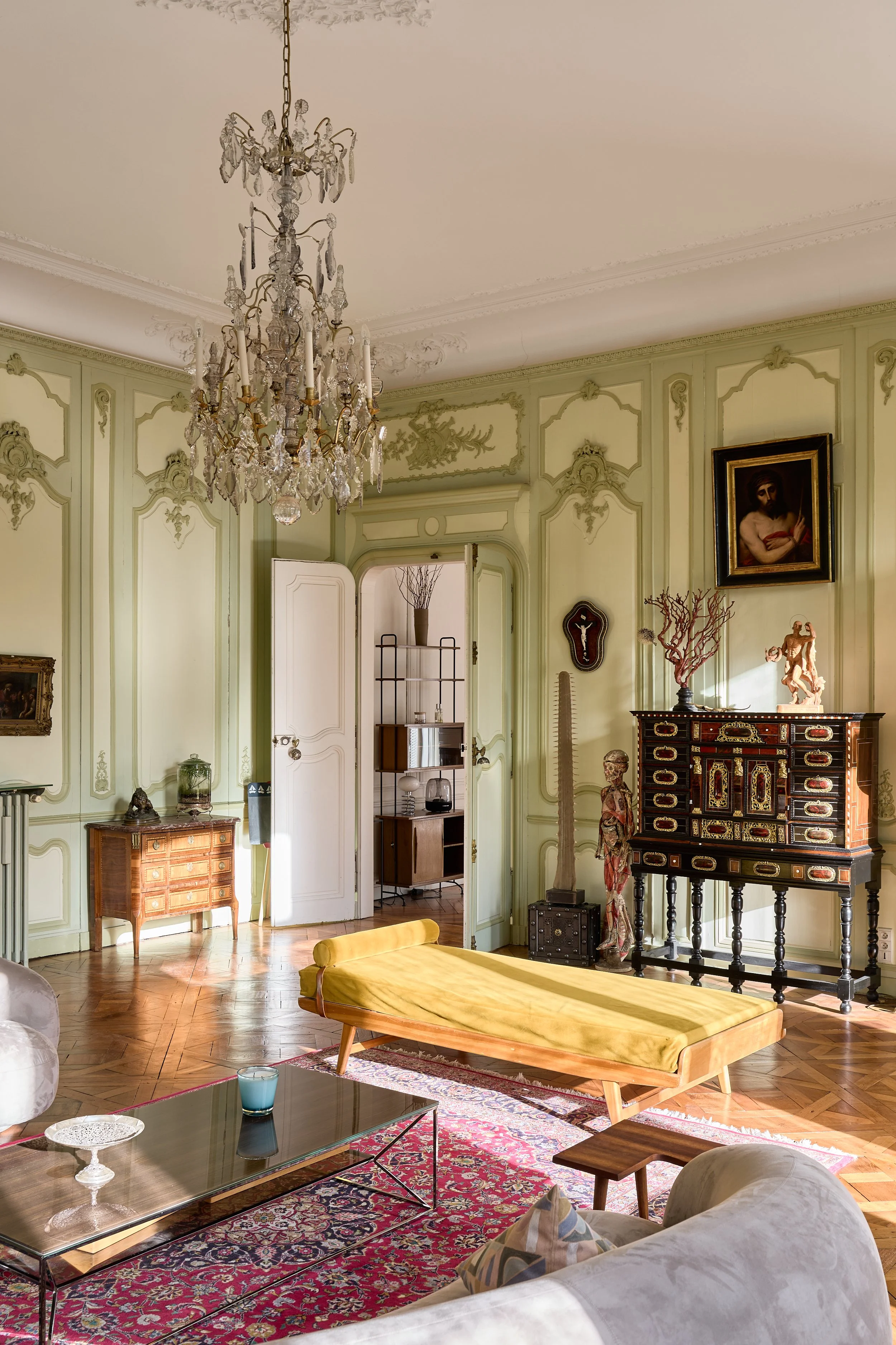 Francis-York-a-classic-french-apartment-in-an-18th-century-hotel-particulier-in-besancon-14.jpg