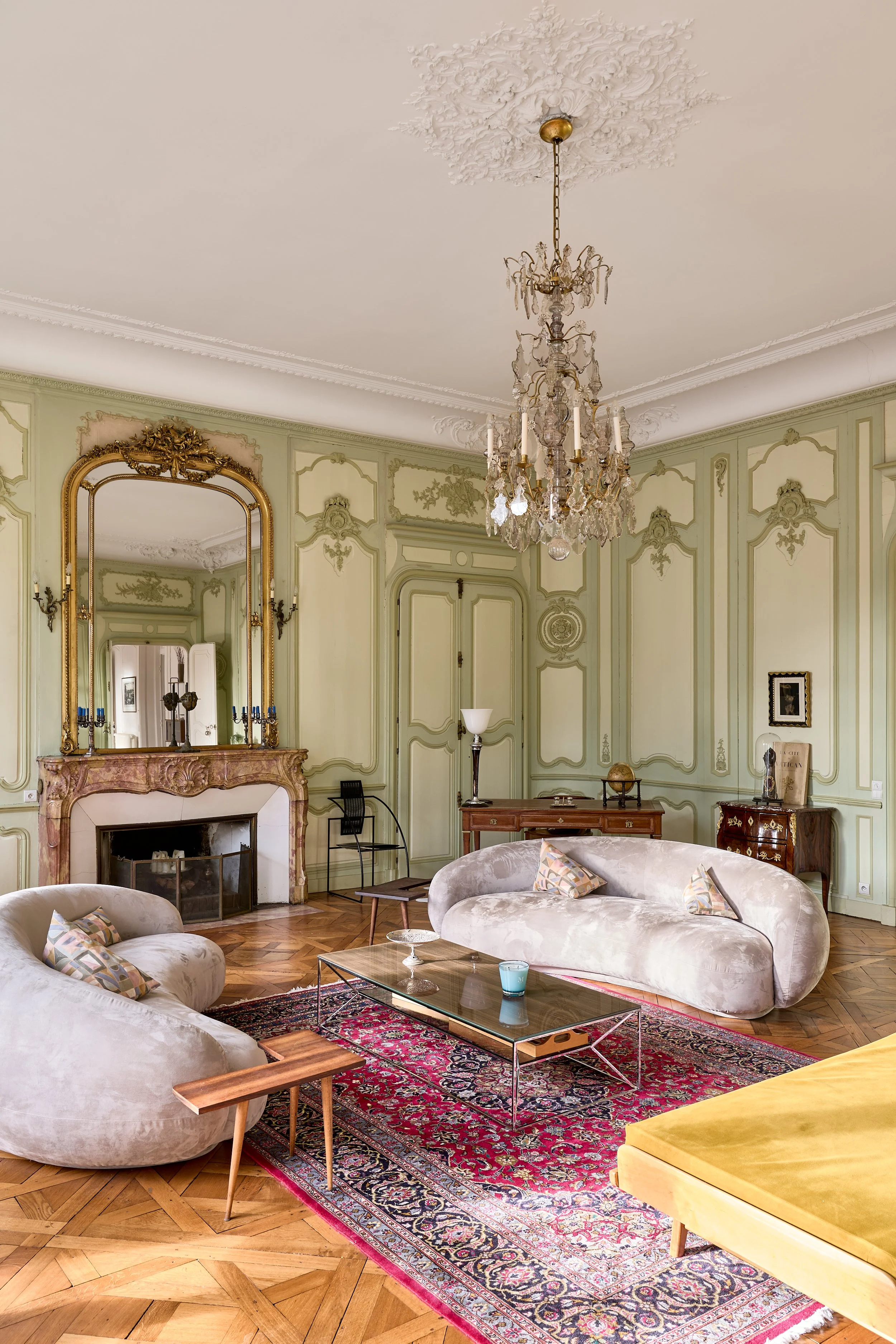 Francis-York-a-classic-french-apartment-in-an-18th-century-hotel-particulier-in-besancon-13.jpg