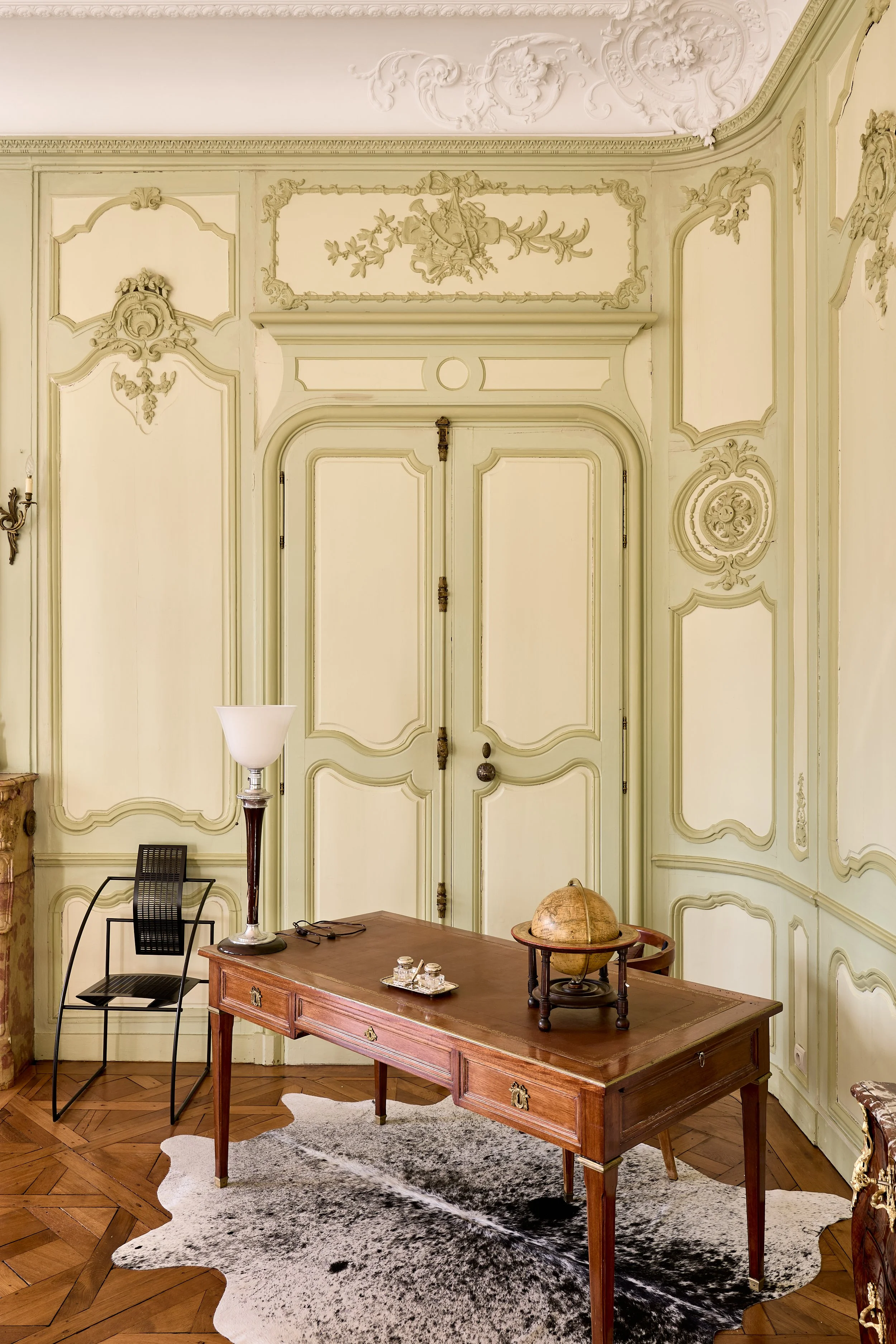 Francis-York-a-classic-french-apartment-in-an-18th-century-hotel-particulier-in-besancon-19.jpg