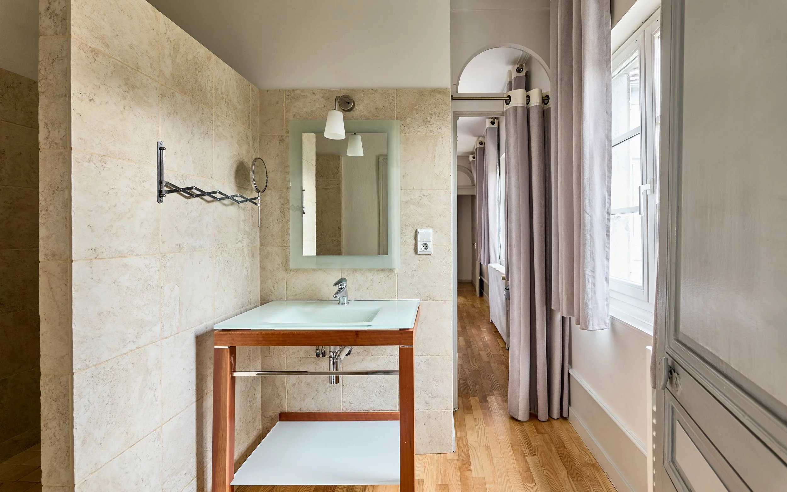 Francis-York-a-classic-french-apartment-in-an-18th-century-hotel-particulier-in-besancon-3.jpg