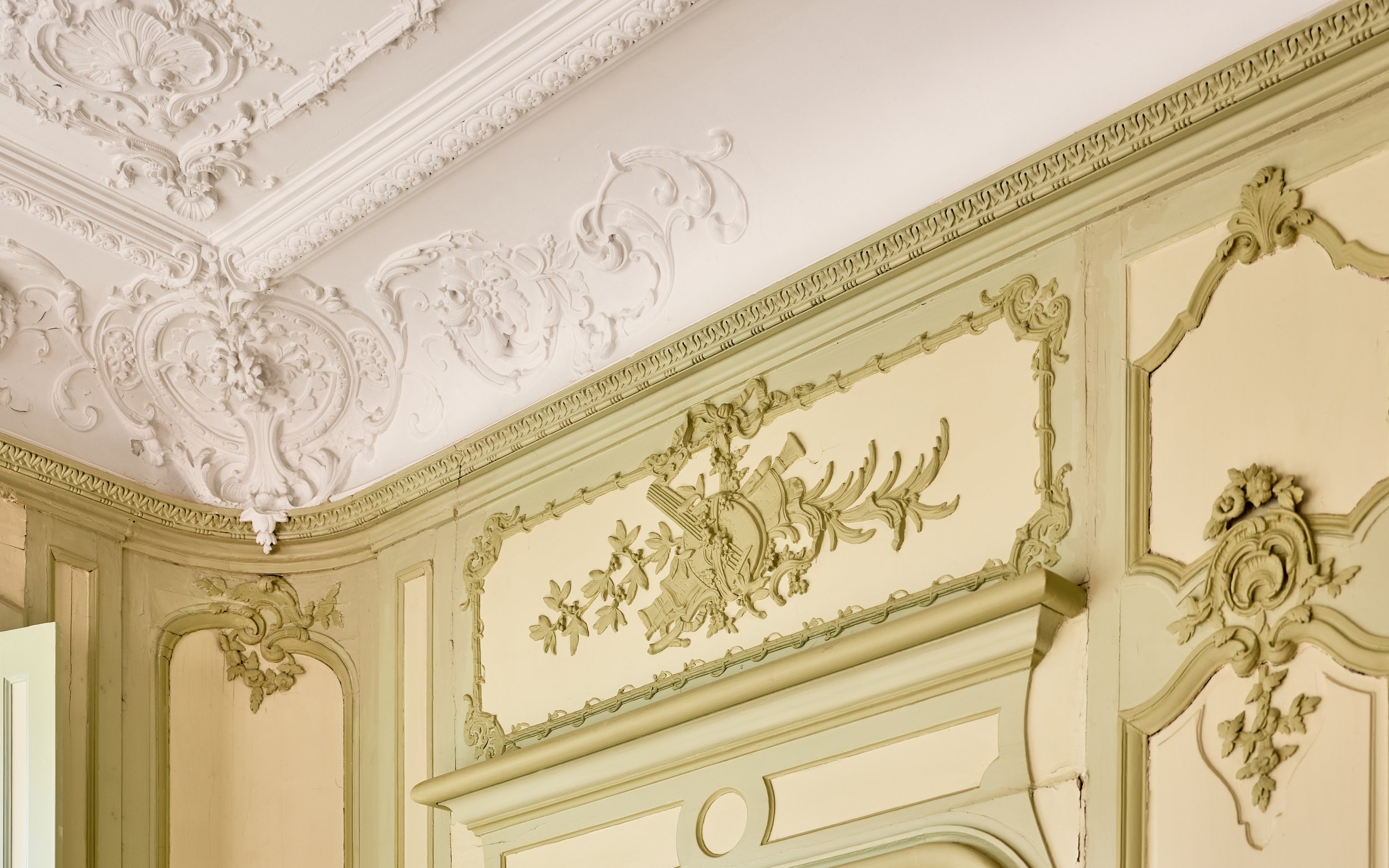 Francis-York-a-classic-french-apartment-in-an-18th-century-hotel-particulier-in-besancon-44.jpg