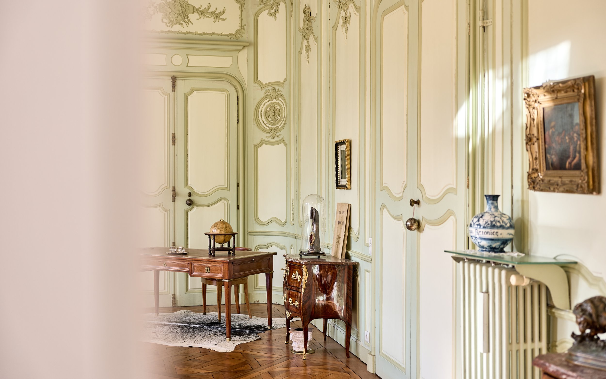 Francis-York-a-classic-french-apartment-in-an-18th-century-hotel-particulier-in-besancon-32.jpg