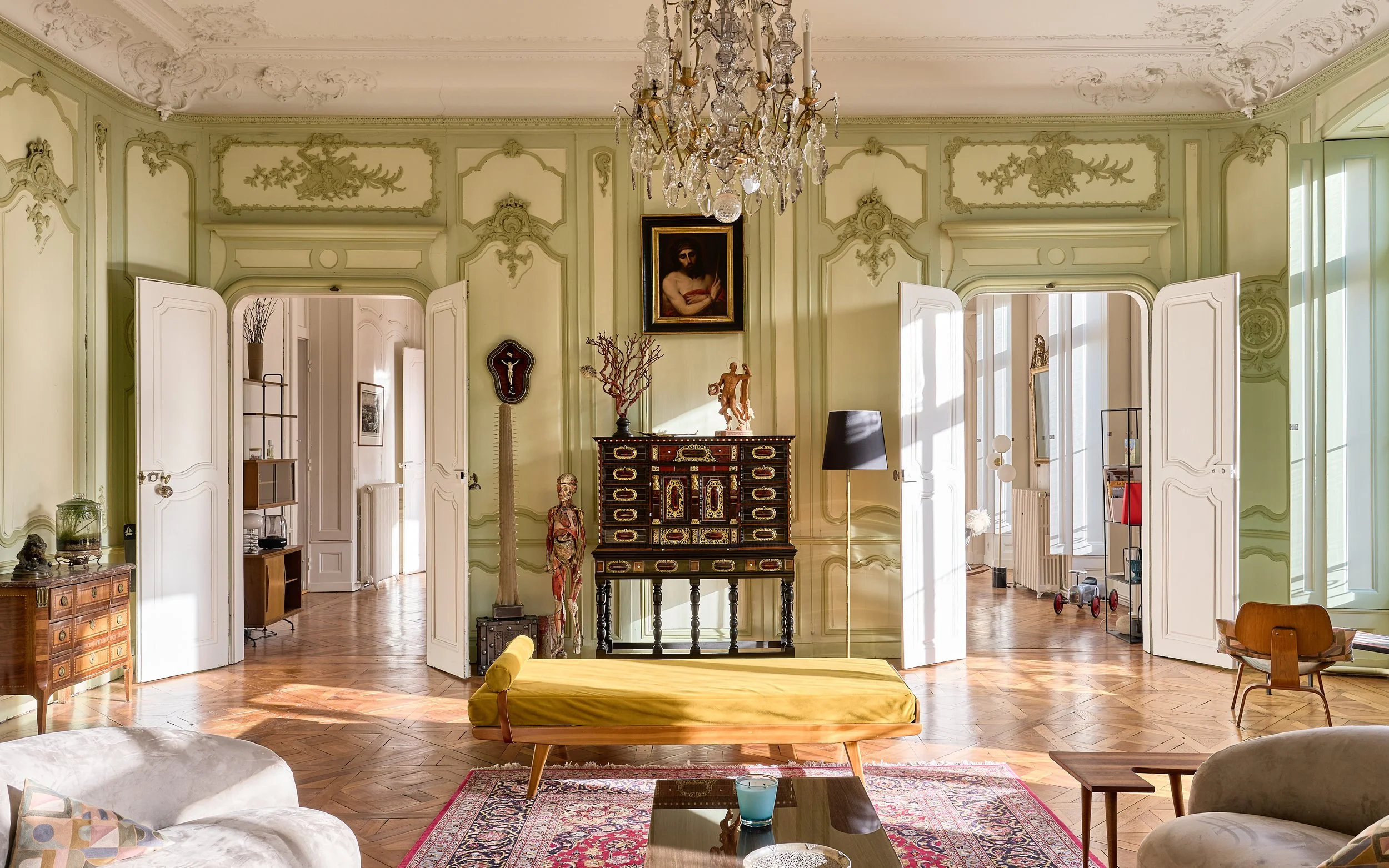 Francis-York-a-classic-french-apartment-in-an-18th-century-hotel-particulier-in-besancon-23.jpg