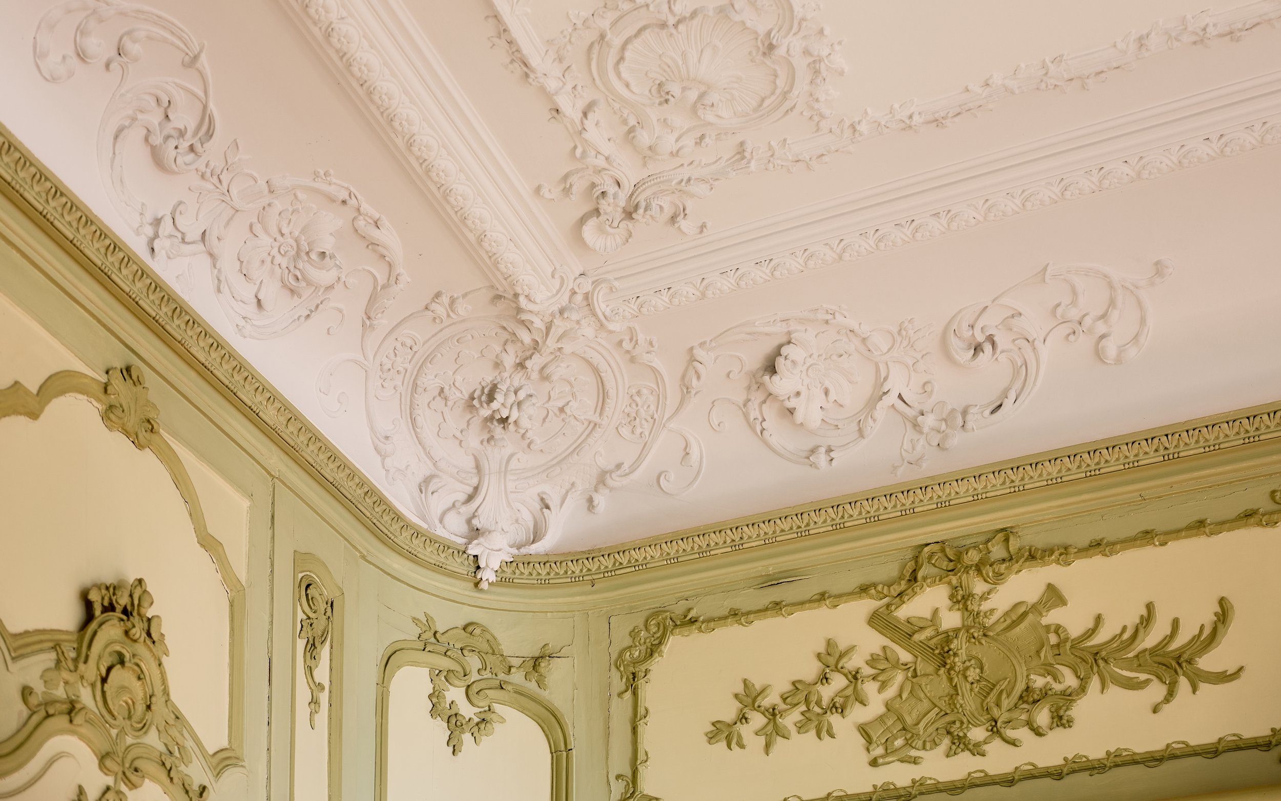 Francis-York-a-classic-french-apartment-in-an-18th-century-hotel-particulier-in-besancon-37.jpg