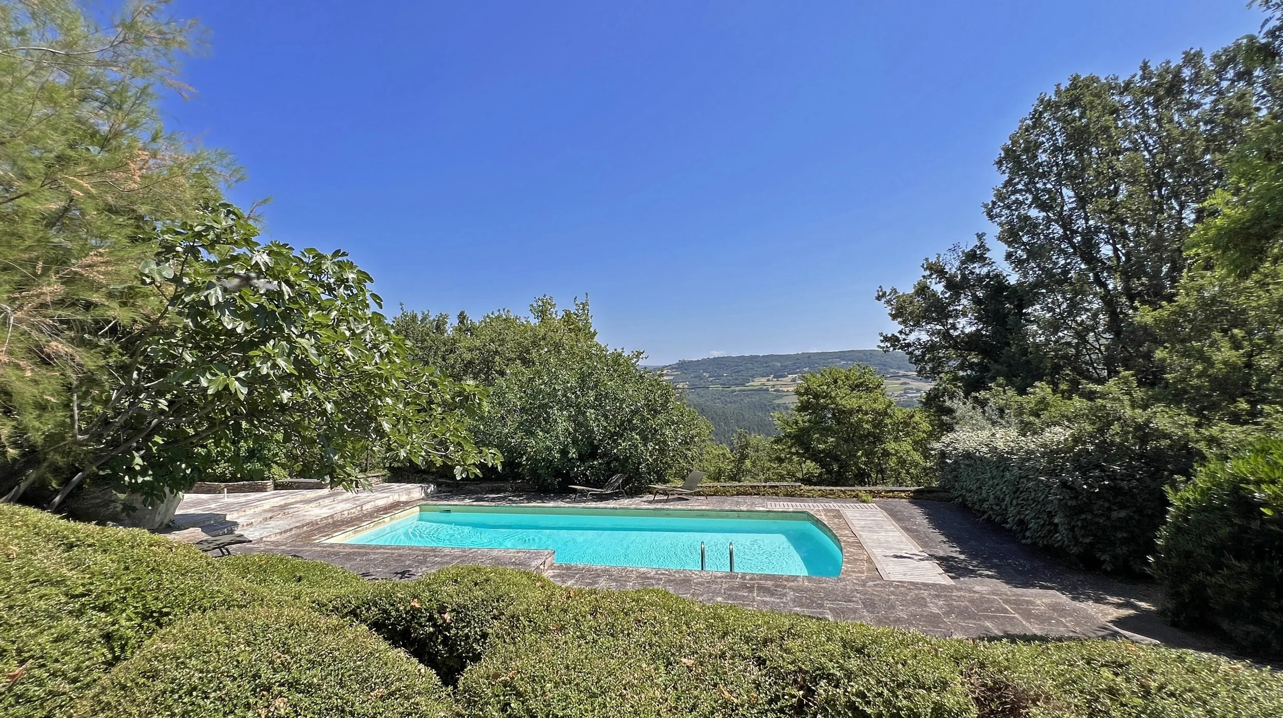 Francis-York-luberon-provence-lavender-fields-stone-farmhouse-30-acres-15.jpg