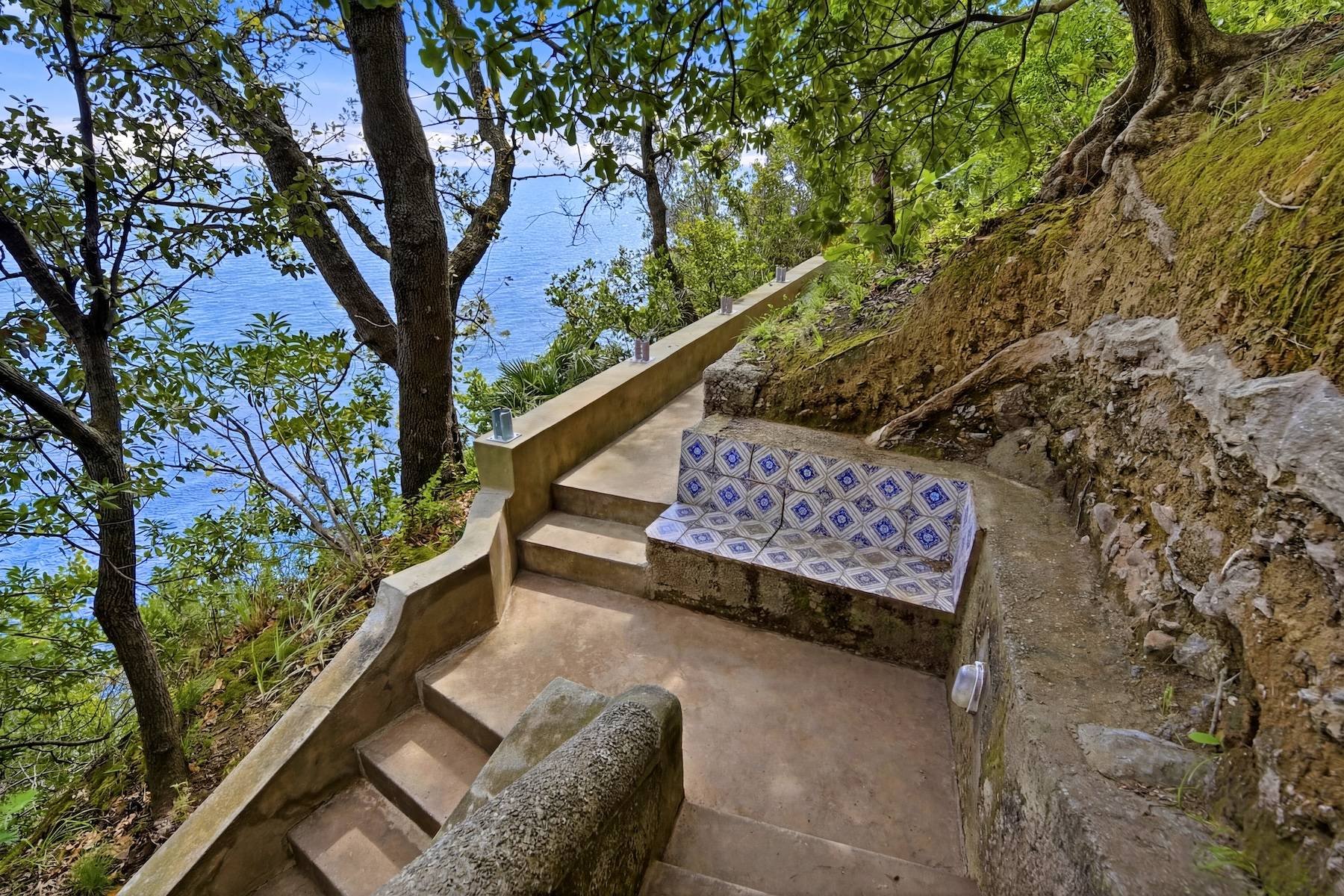 Francis-York-italy-sothebys-international-realty-amalfi-coast-waterfront-residence-conca-dei-marini-sea-access-38.jpg
