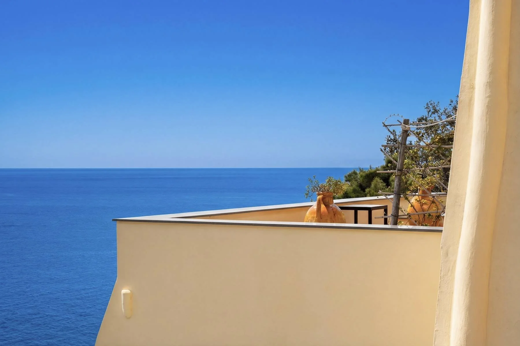 Francis-York-italy-sothebys-international-realty-amalfi-coast-waterfront-residence-conca-dei-marini-sea-access-9.jpg