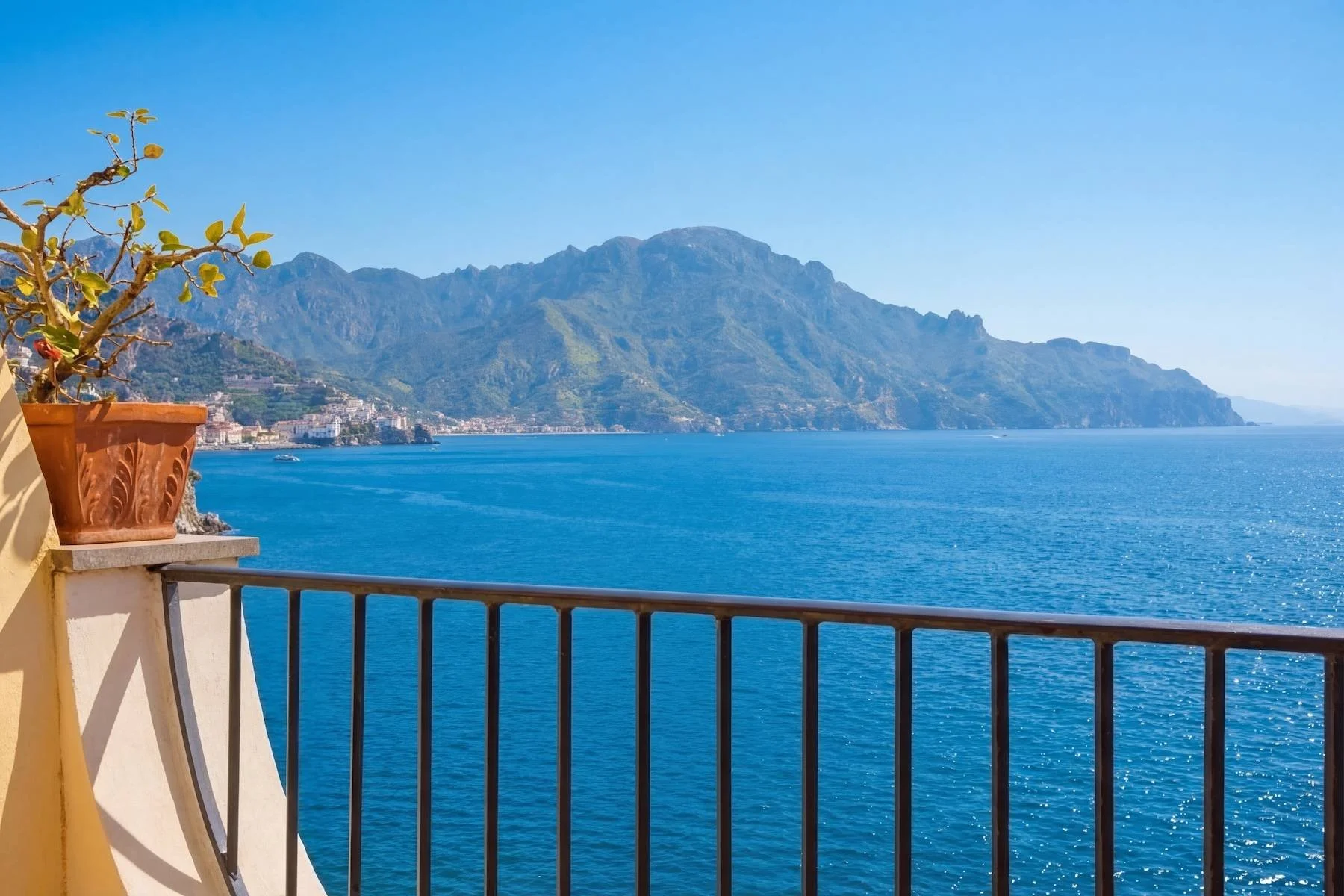 Francis-York-italy-sothebys-international-realty-amalfi-coast-waterfront-residence-conca-dei-marini-sea-access-15.jpg