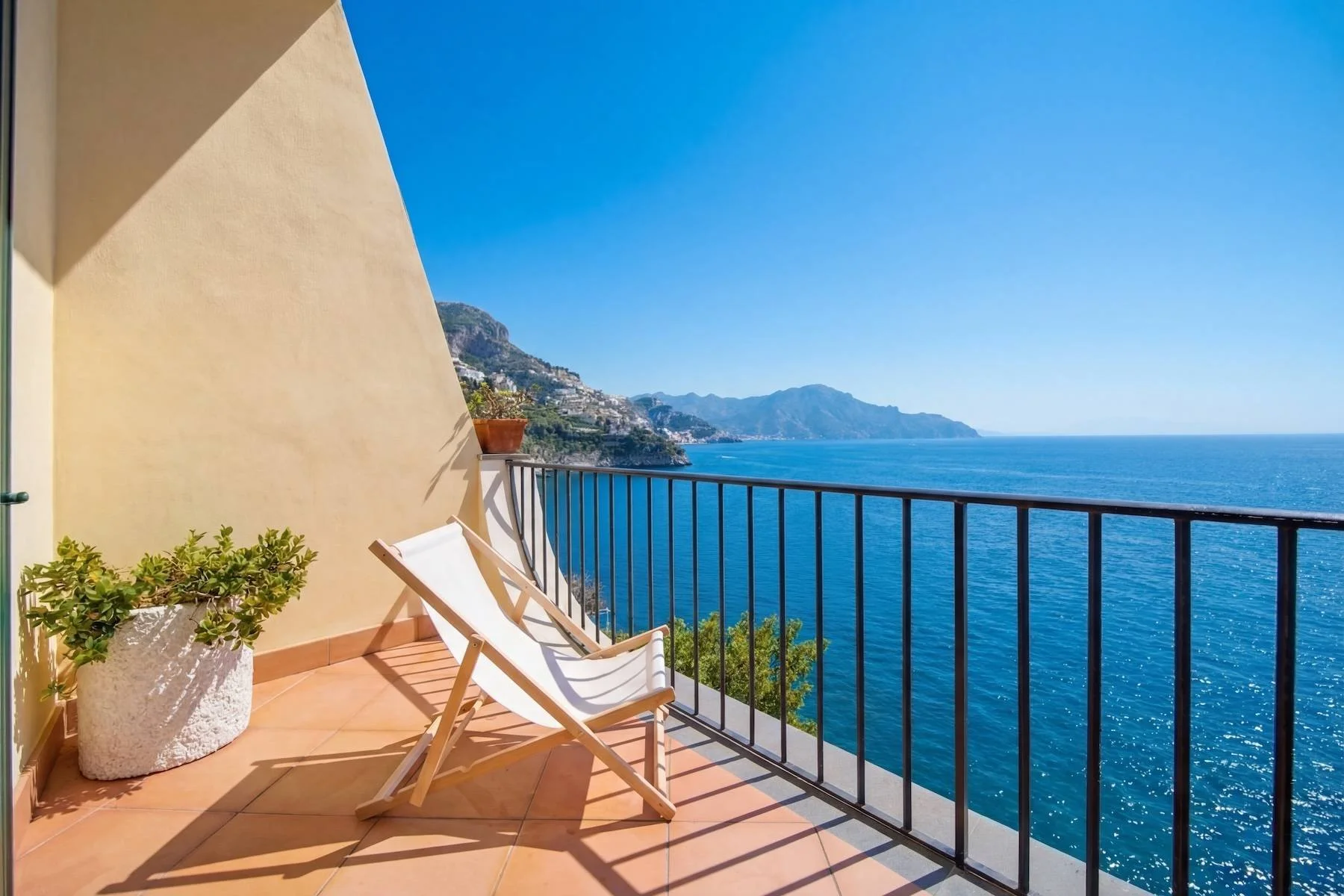 Francis-York-italy-sothebys-international-realty-amalfi-coast-waterfront-residence-conca-dei-marini-sea-access-35.jpg