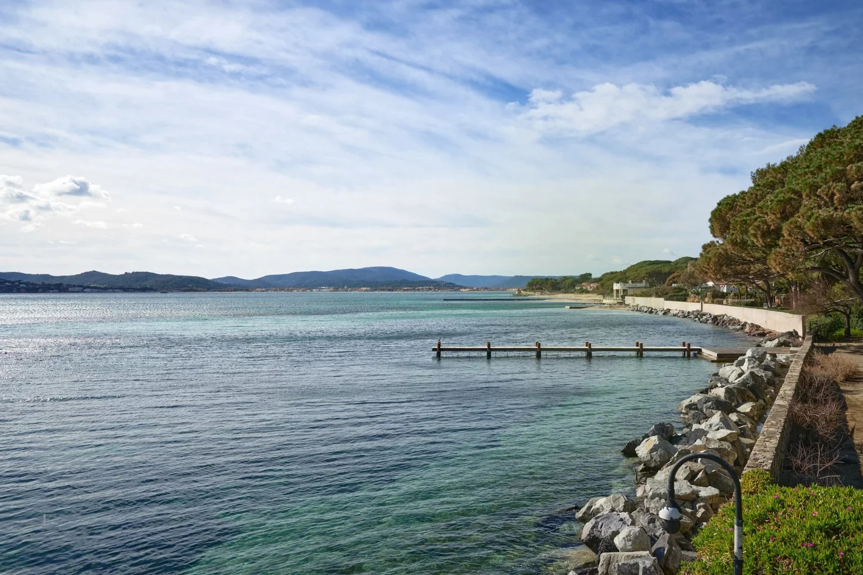 Francis-Yorkgrimaud-french-riviera-waterfront-villa-saint-tropez-views.6.jpg