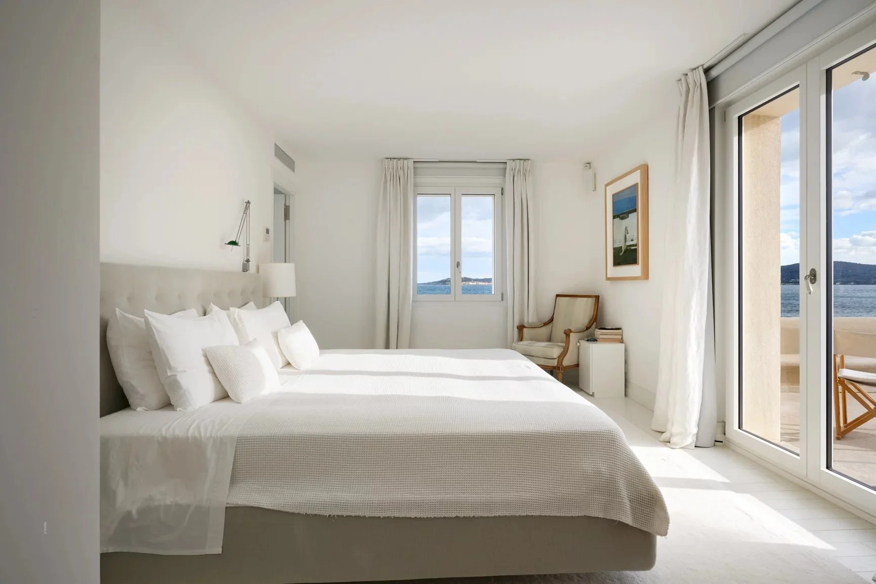 Francis-Yorkgrimaud-french-riviera-waterfront-villa-saint-tropez-views.13.jpg
