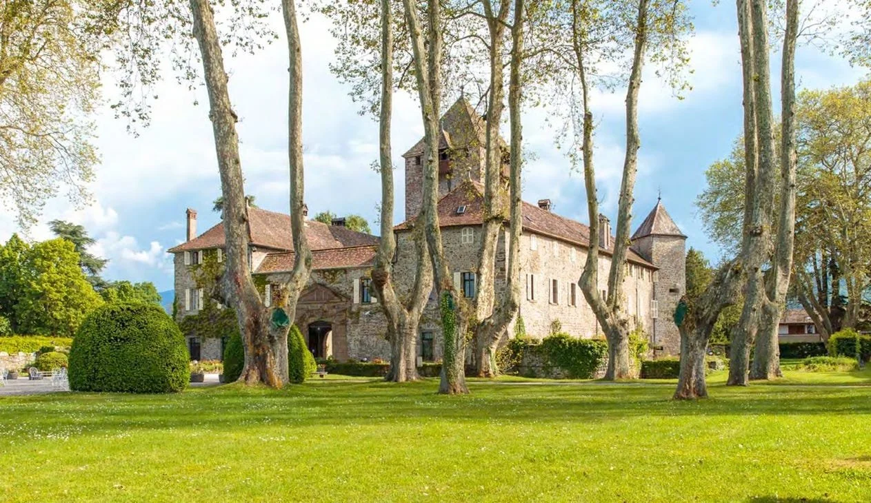 le-chateau-de-coudree-800-years-old-lake-geneva-france-francis-york-1.jpg