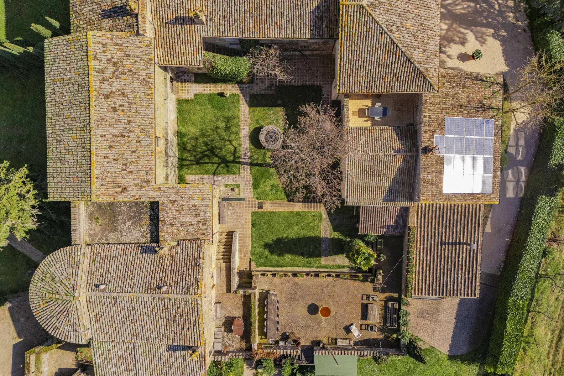 francis-york-italy-sothebys-realty-antica-badia-bettona-umbria-benedictine-monastery-crypt-2.jpg