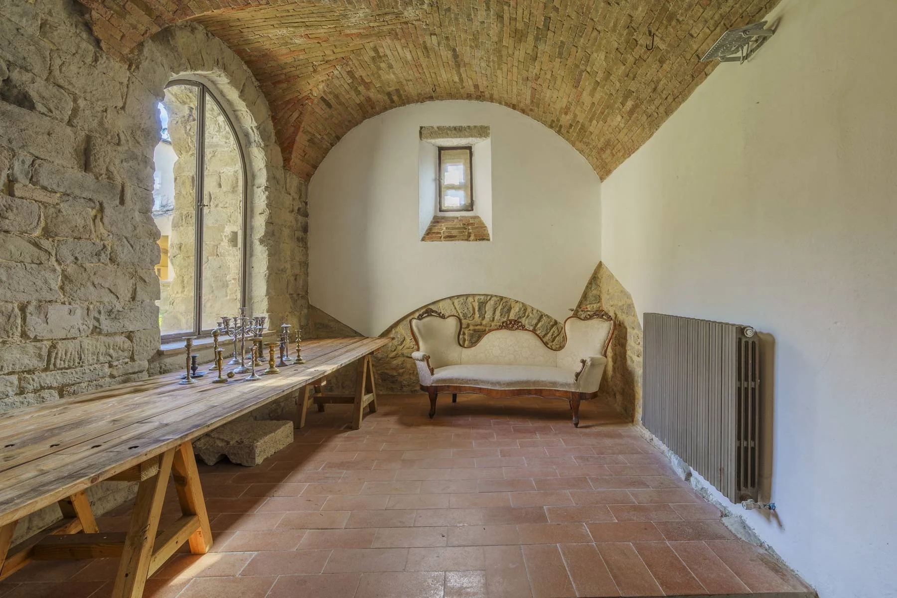 francis-york-italy-sothebys-realty-antica-badia-bettona-umbria-benedictine-monastery-crypt-10.jpg