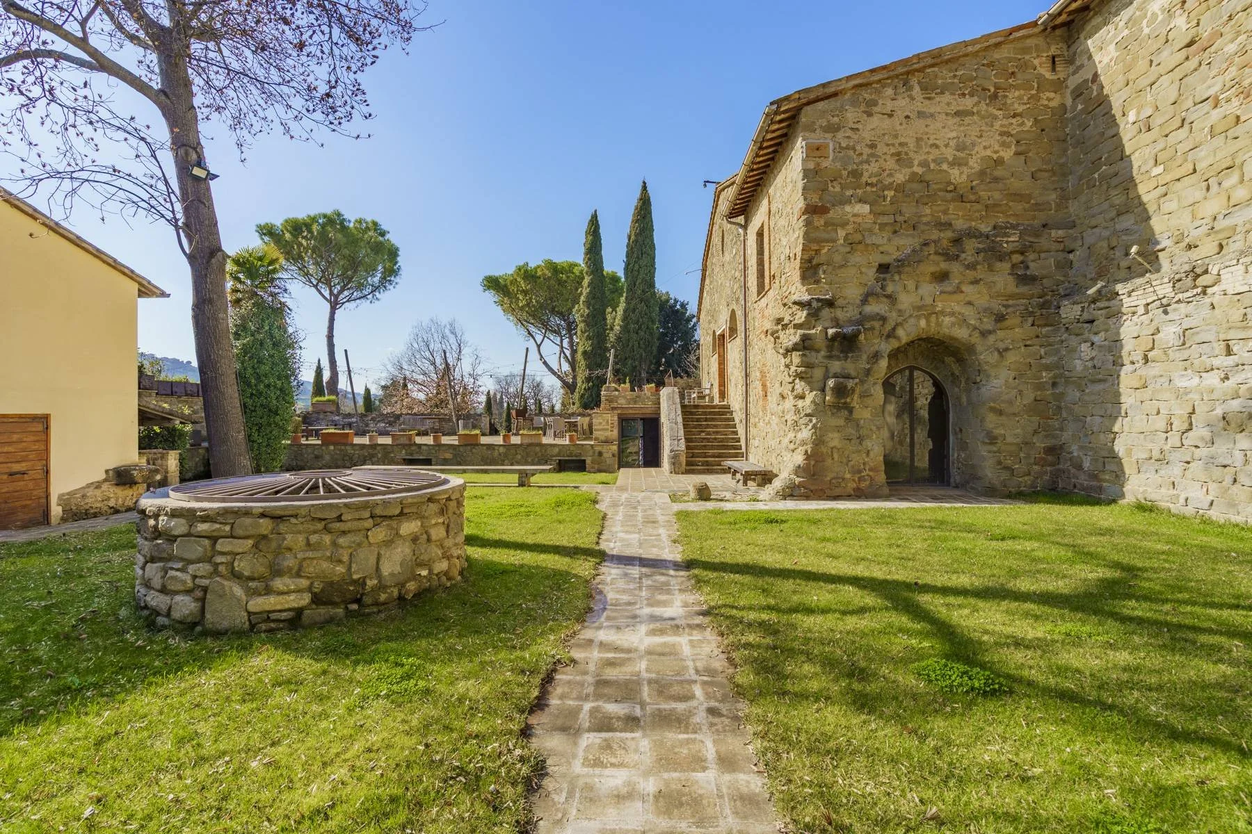 francis-york-italy-sothebys-realty-antica-badia-bettona-umbria-benedictine-monastery-crypt-12.jpg