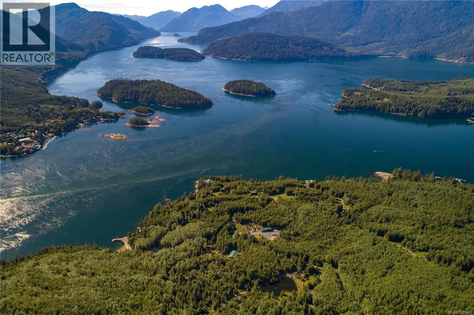 francis-york-francis-york-british-columbia-stuart-island-goose-landing-estate-oceanfront-lodge-89.jpg