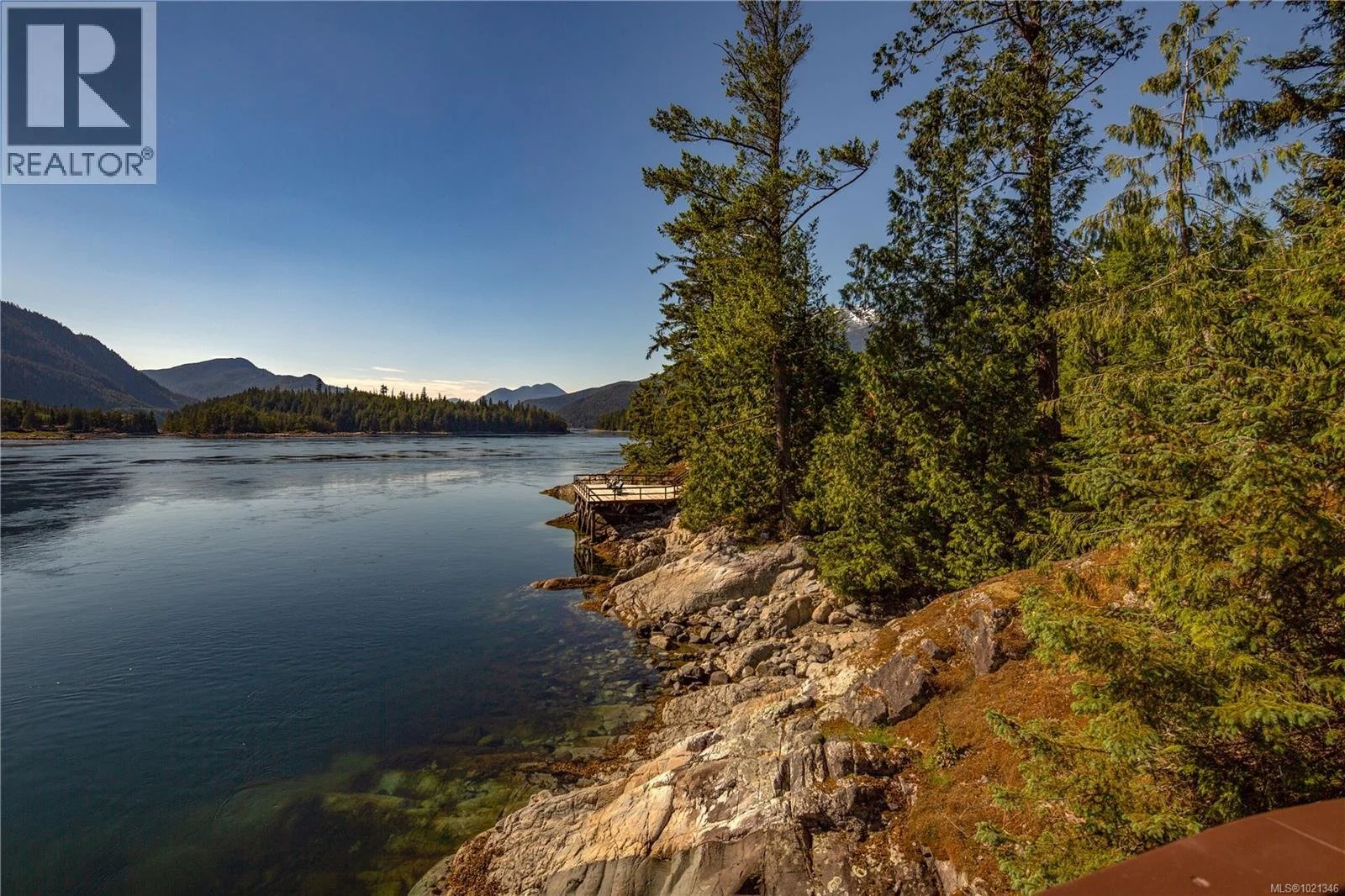 francis-york-francis-york-british-columbia-stuart-island-goose-landing-estate-oceanfront-lodge-84.jpg
