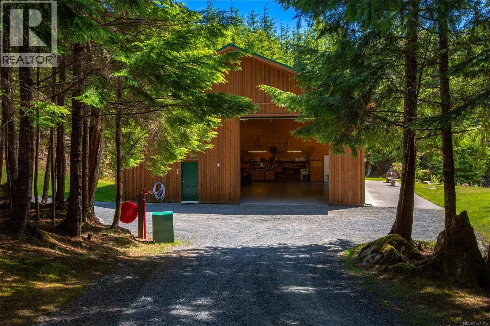 francis-york-francis-york-british-columbia-stuart-island-goose-landing-estate-oceanfront-lodge-61.jpg