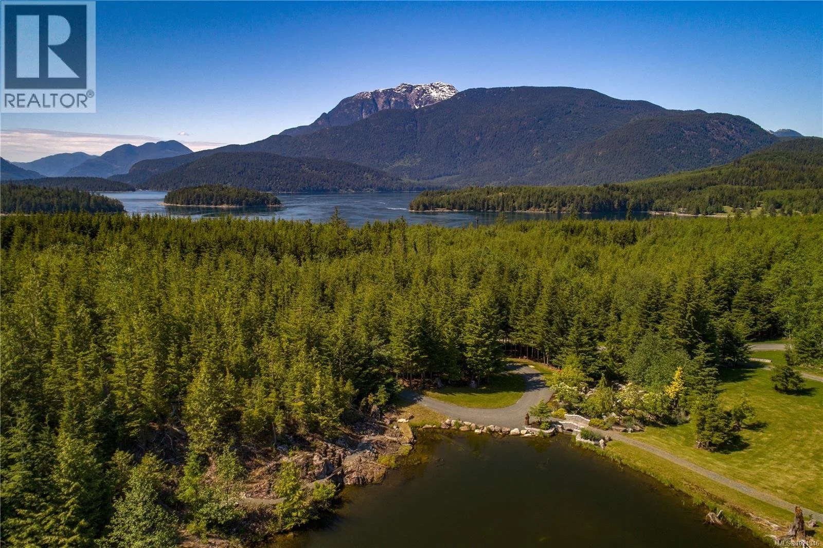 francis-york-francis-york-british-columbia-stuart-island-goose-landing-estate-oceanfront-lodge-74.jpg