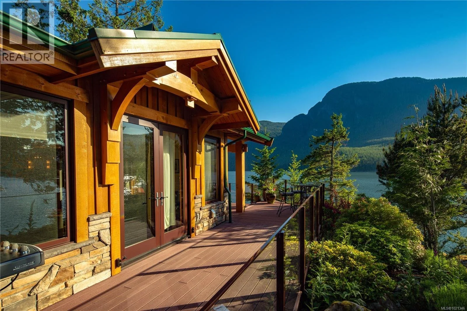 francis-york-francis-york-british-columbia-stuart-island-goose-landing-estate-oceanfront-lodge-10.jpg
